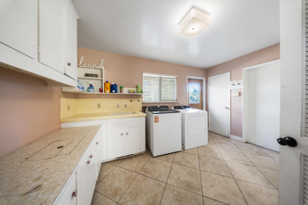 38368 Road 132, Cutler, CA 93615