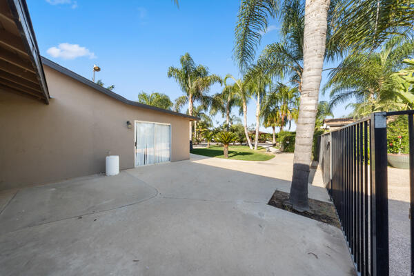 38368 Road 132, Cutler, CA 93615