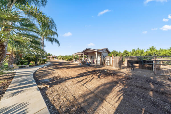 38368 Road 132, Cutler, CA 93615