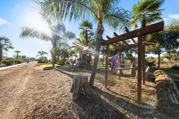 38368 Road 132, Cutler, CA 93615