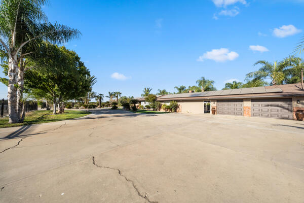 38368 Road 132, Cutler, CA 93615