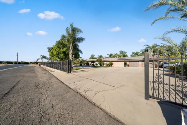 38368 Road 132, Cutler, CA 93615