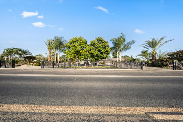 38368 Road 132, Cutler, CA 93615