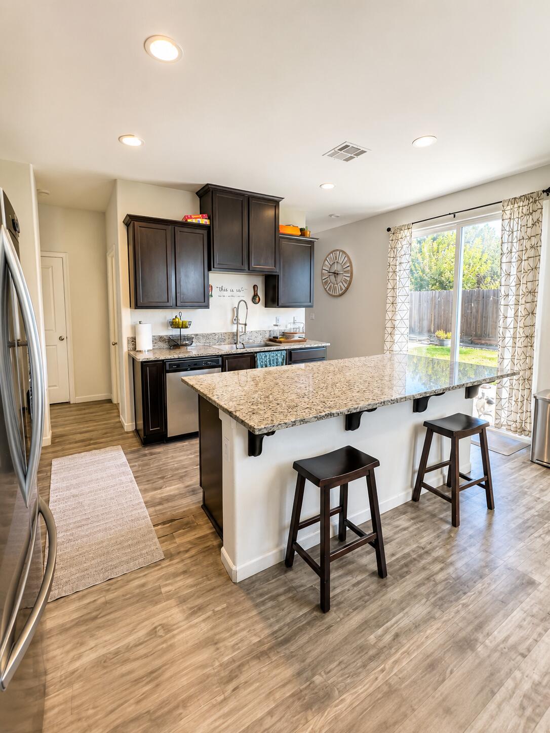 3710 E Kaweah Ave, Visalia, CA 93292