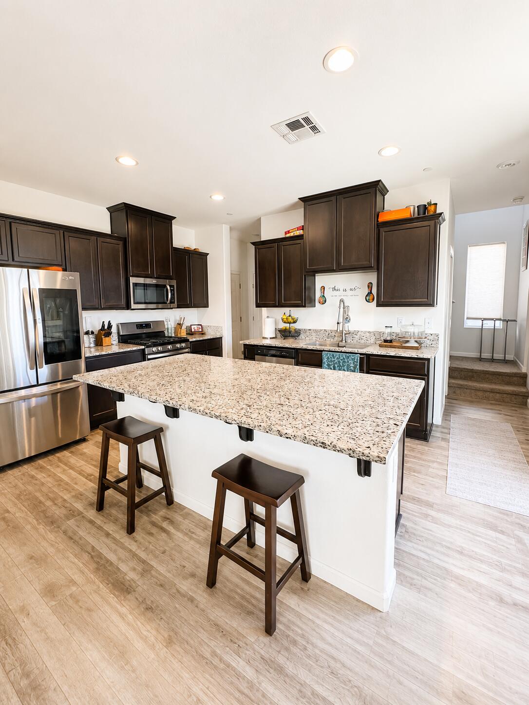 3710 E Kaweah Ave, Visalia, CA 93292