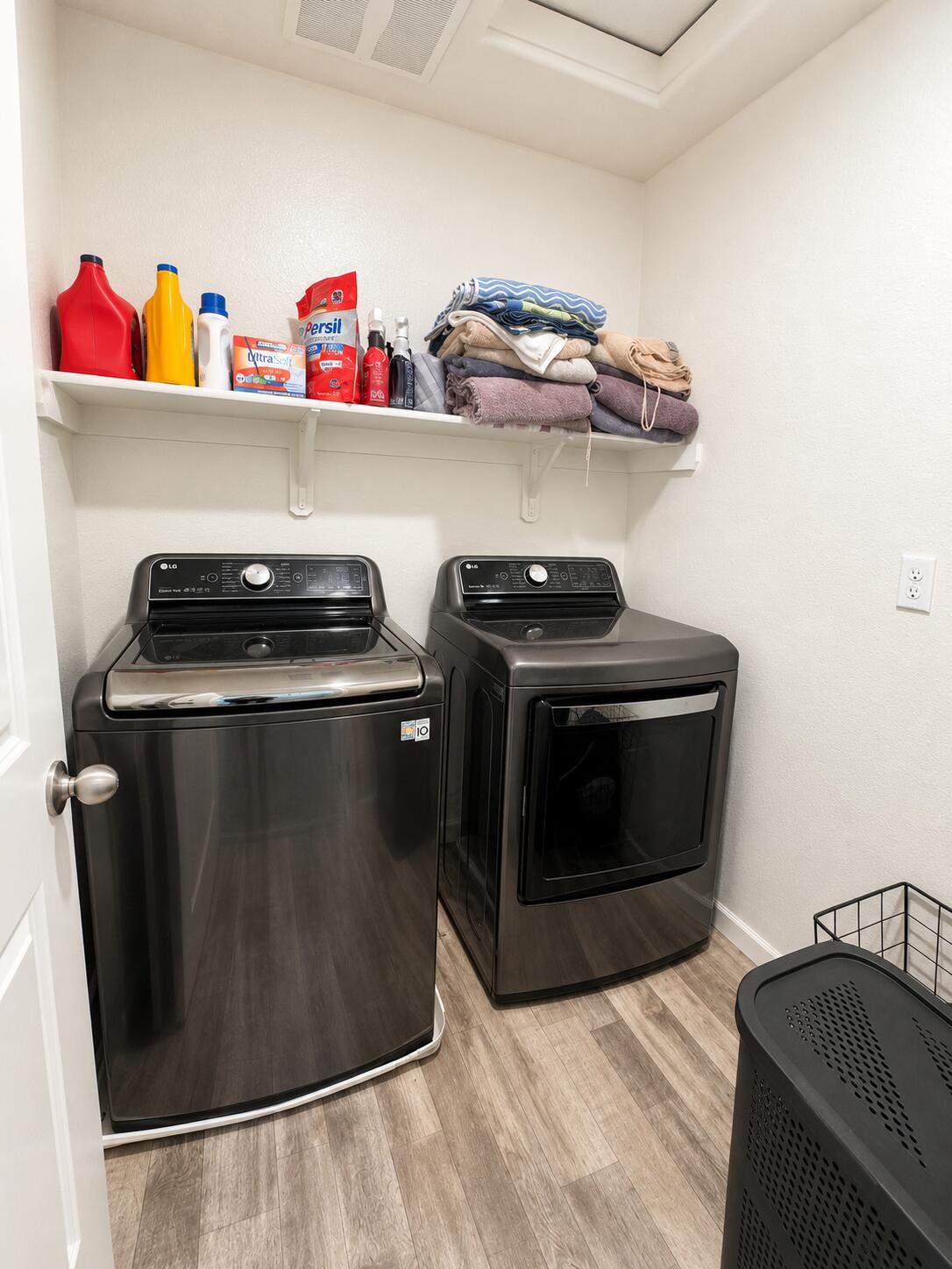 3710 E Kaweah Ave, Visalia, CA 93292
