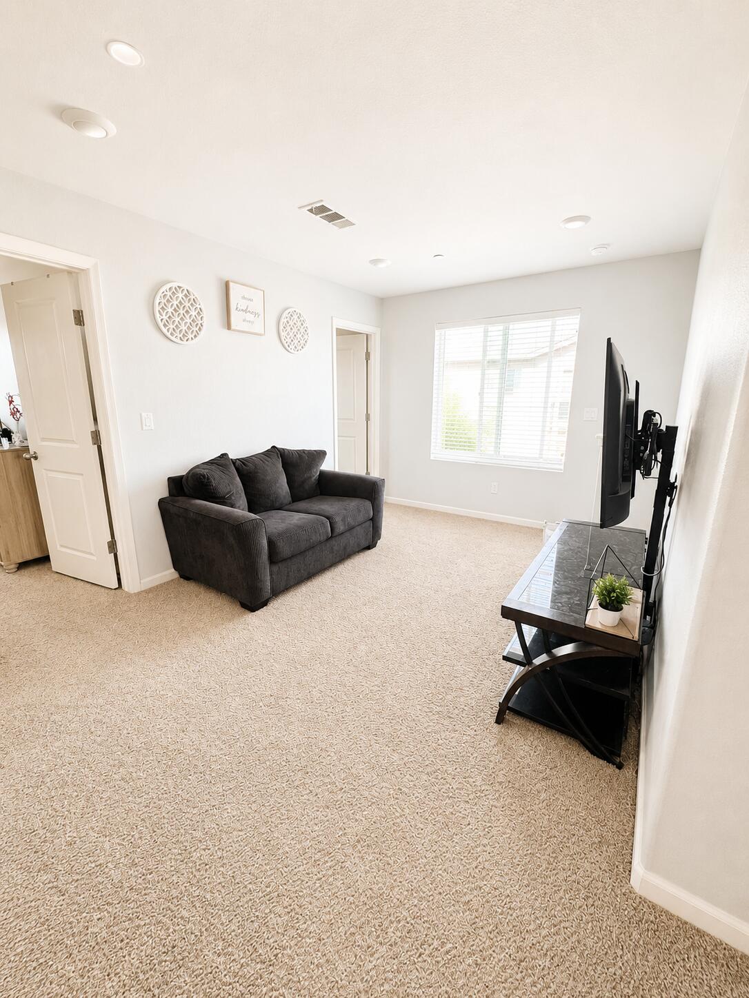 3710 E Kaweah Ave, Visalia, CA 93292