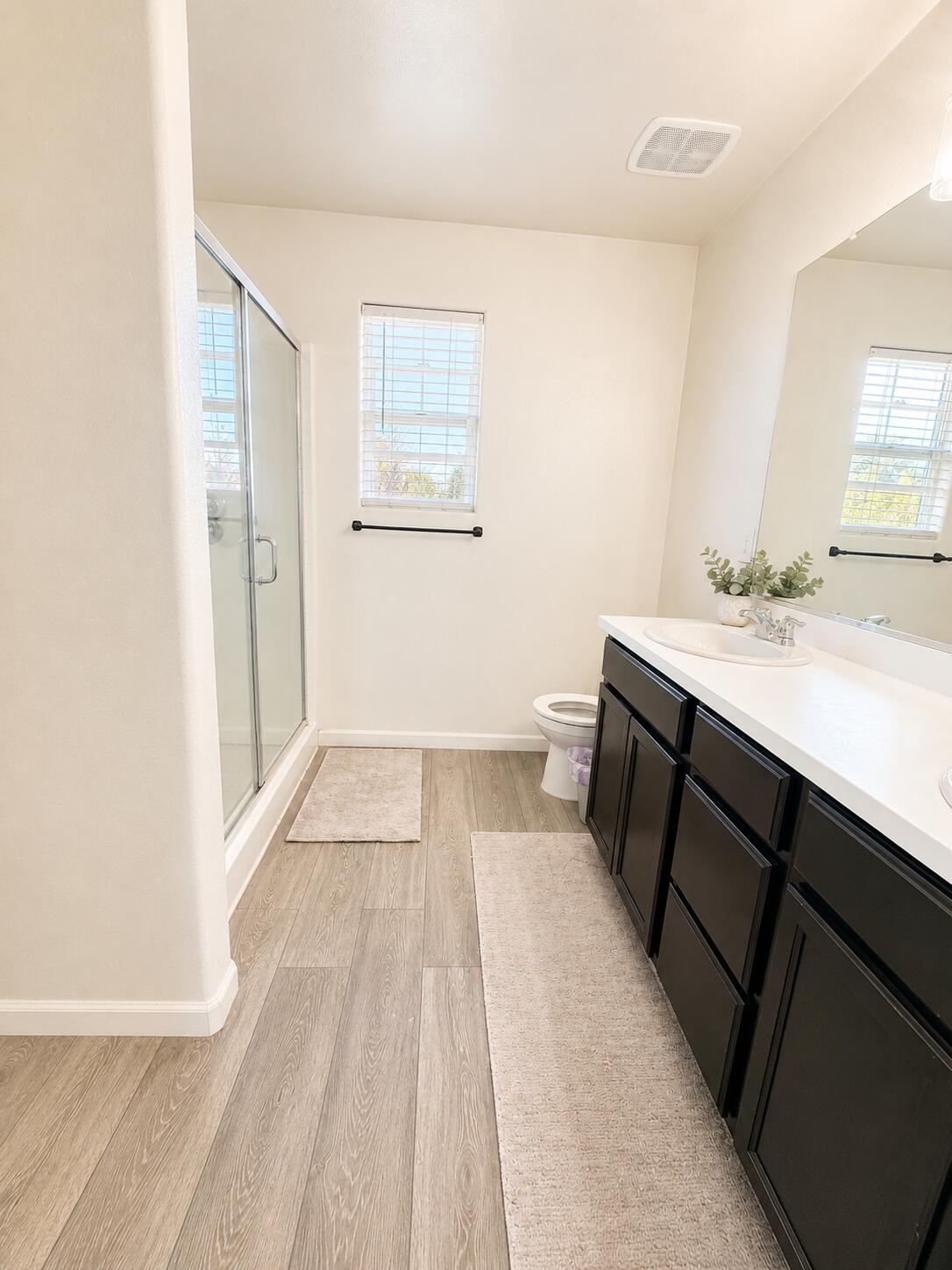 3710 E Kaweah Ave, Visalia, CA 93292
