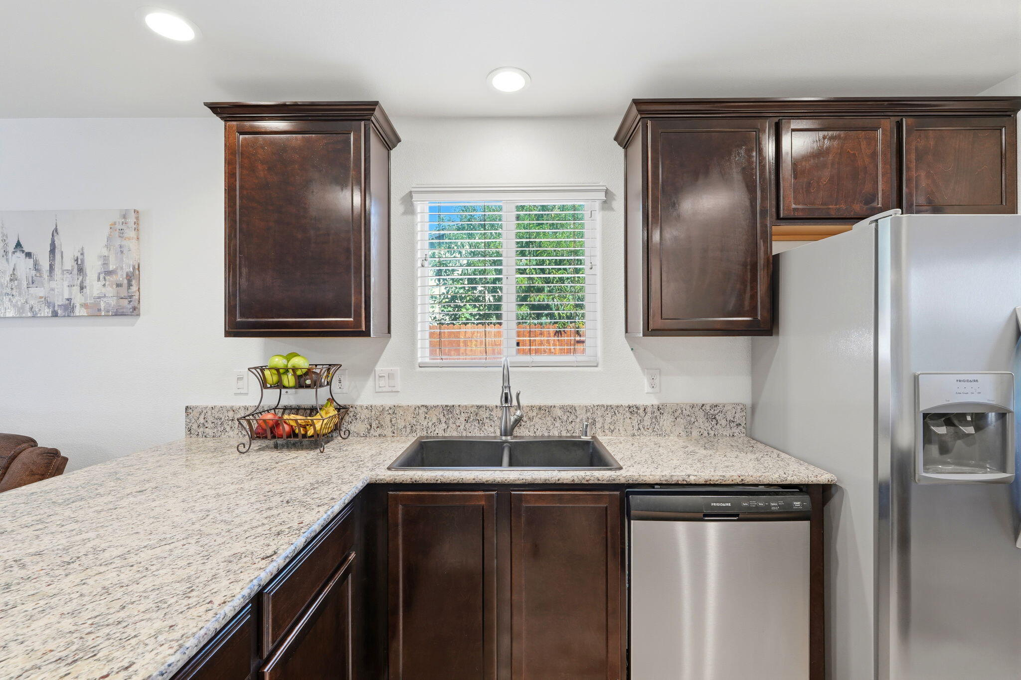 2244 Eldridge Ave, Tulare, CA 93274