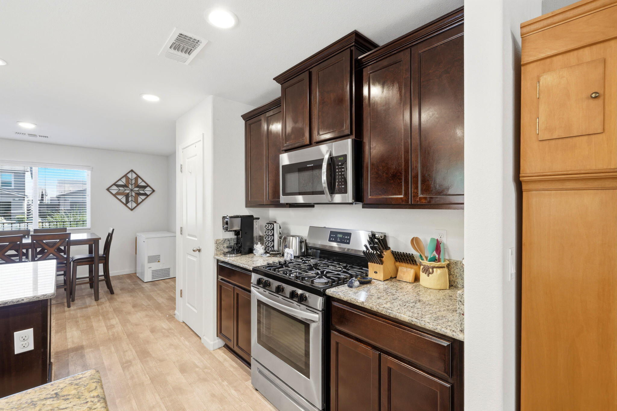 2244 Eldridge Ave, Tulare, CA 93274