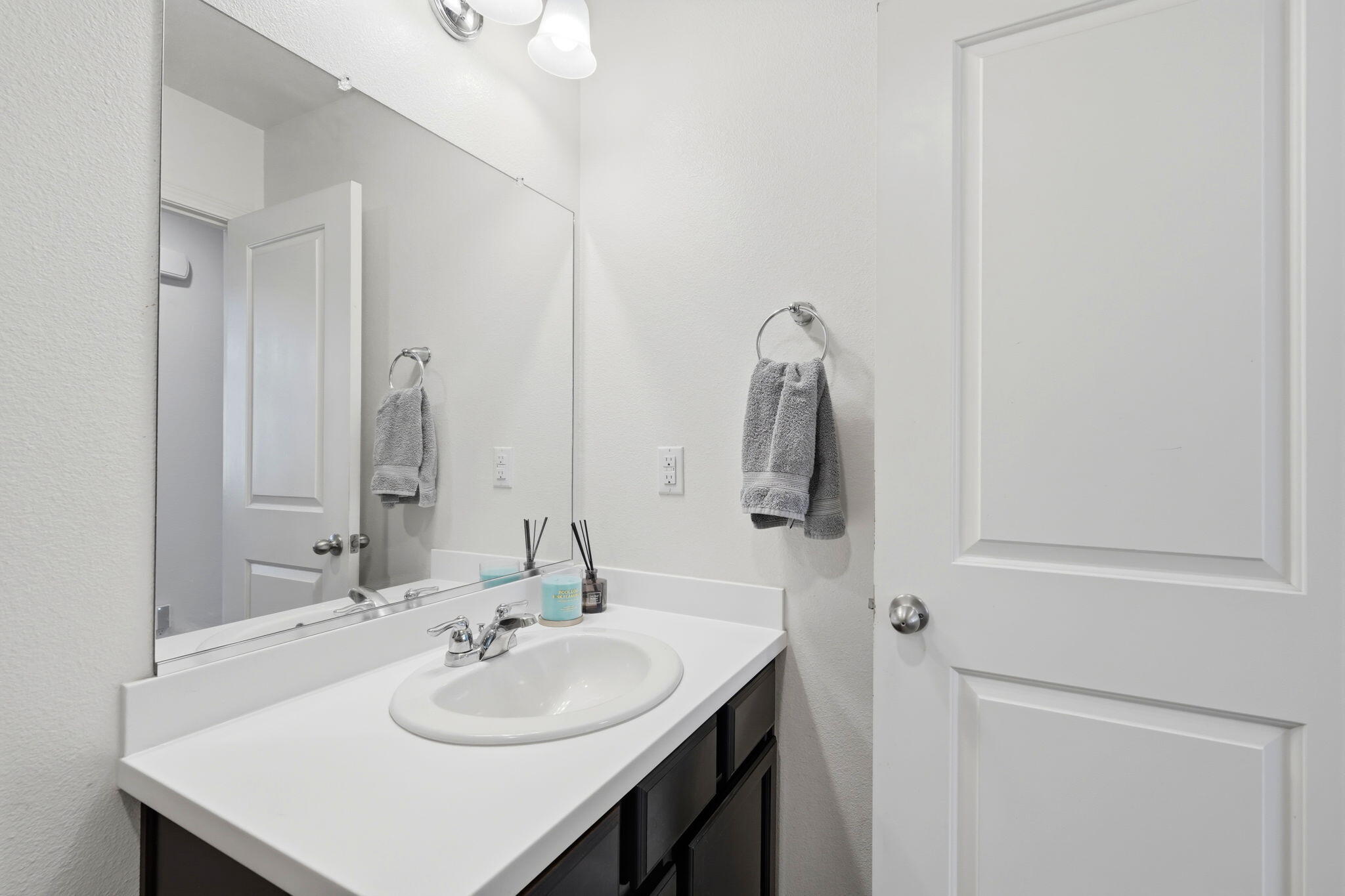 2244 Eldridge Ave, Tulare, CA 93274