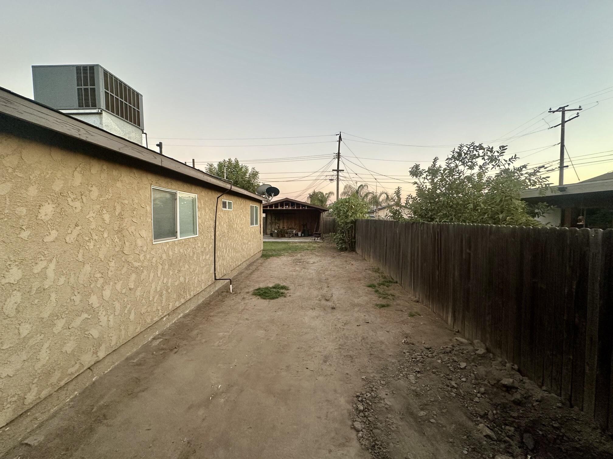 1561 W Juliet, Tulare, CA 93274