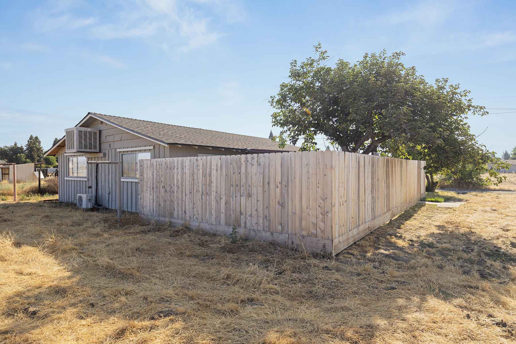 1240 E K Ave, Visalia, CA 93292