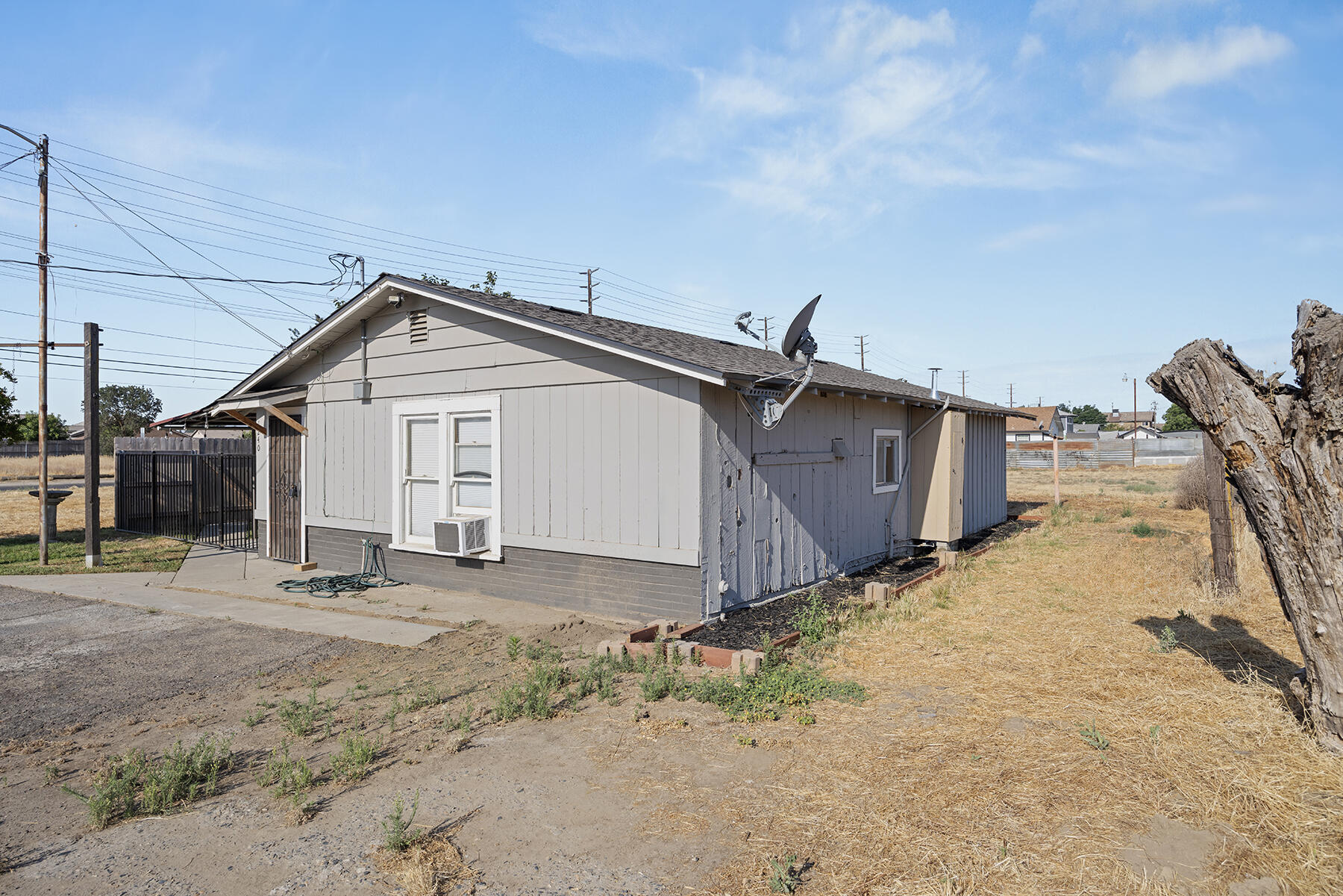 1240 E K Ave, Visalia, CA 93292