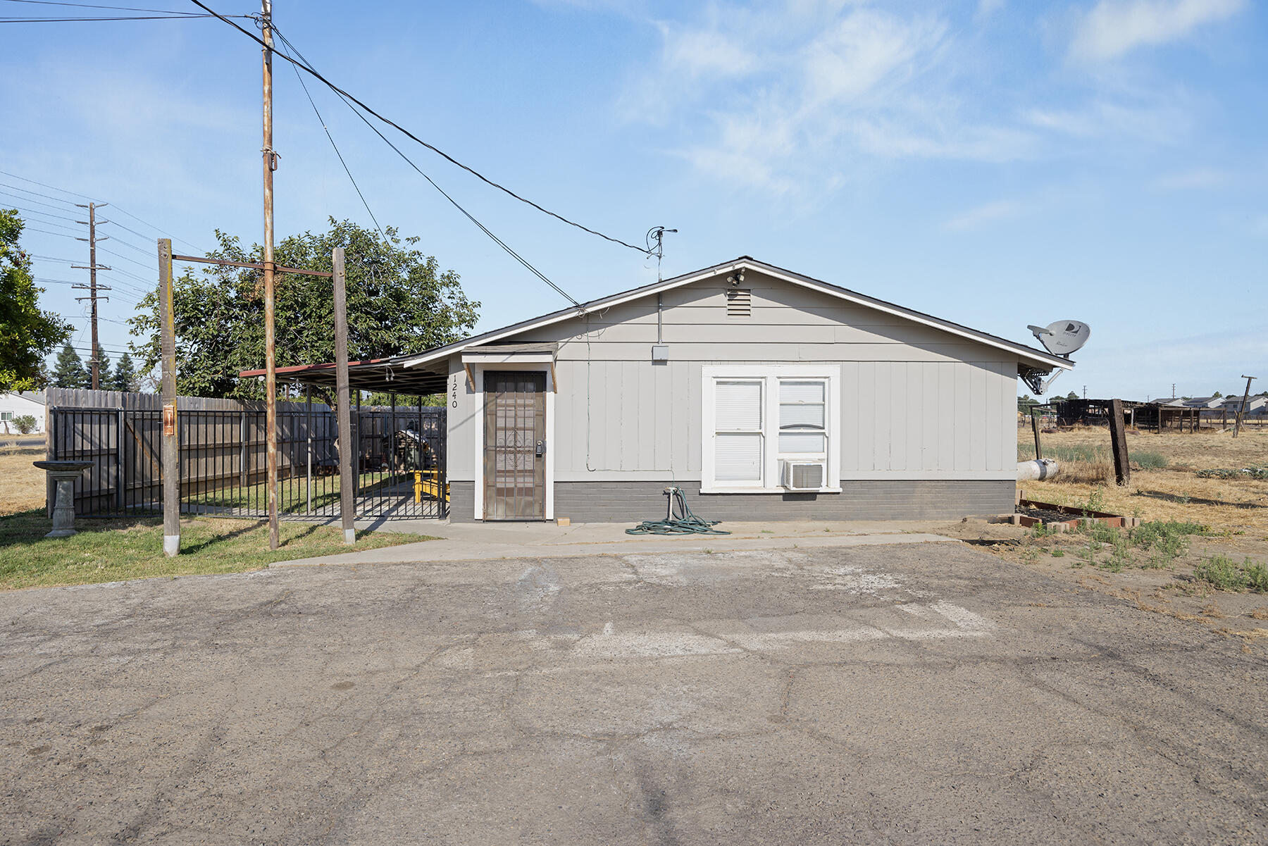 1240 E K Ave, Visalia, CA 93292