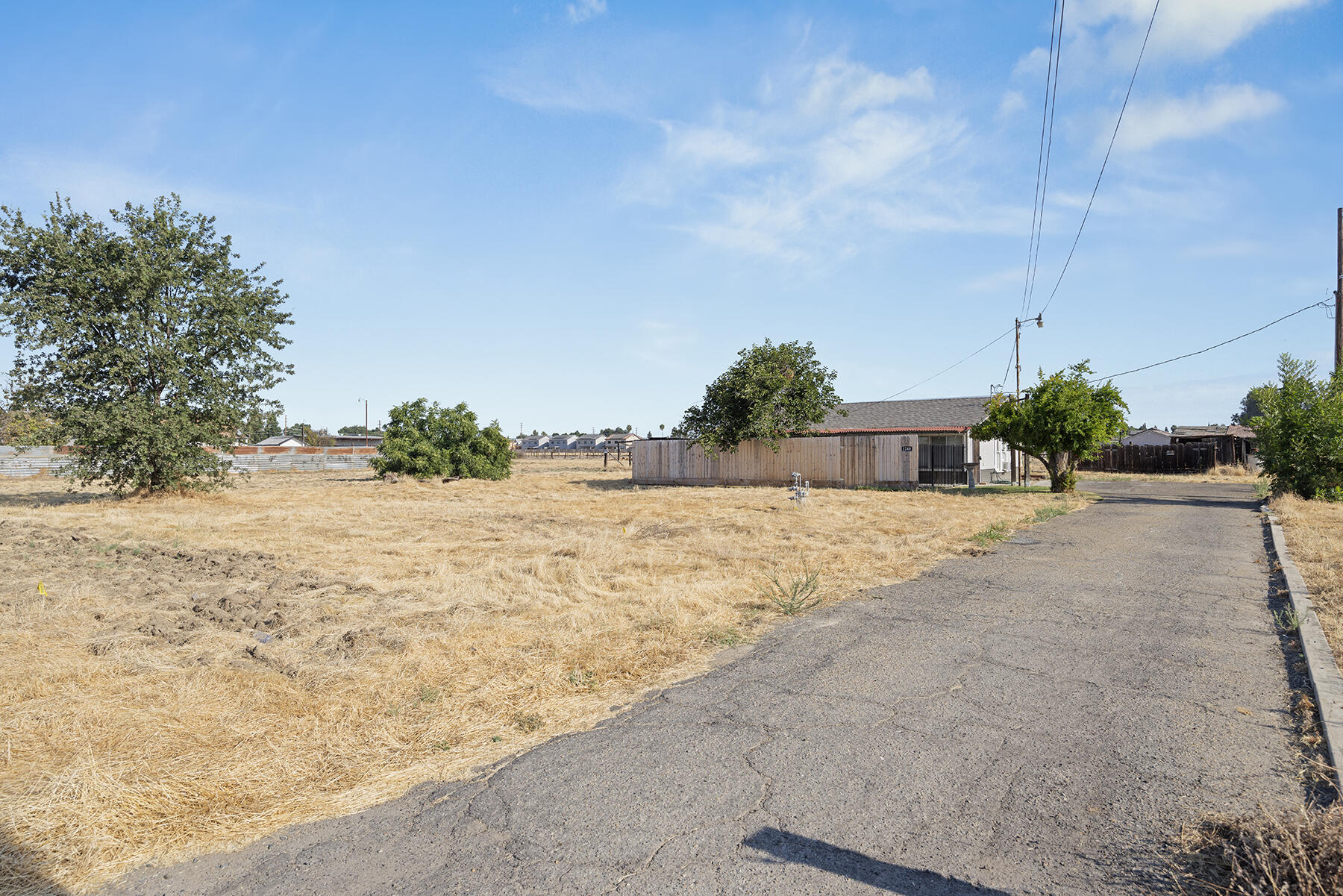 1240 E K Ave, Visalia, CA 93292