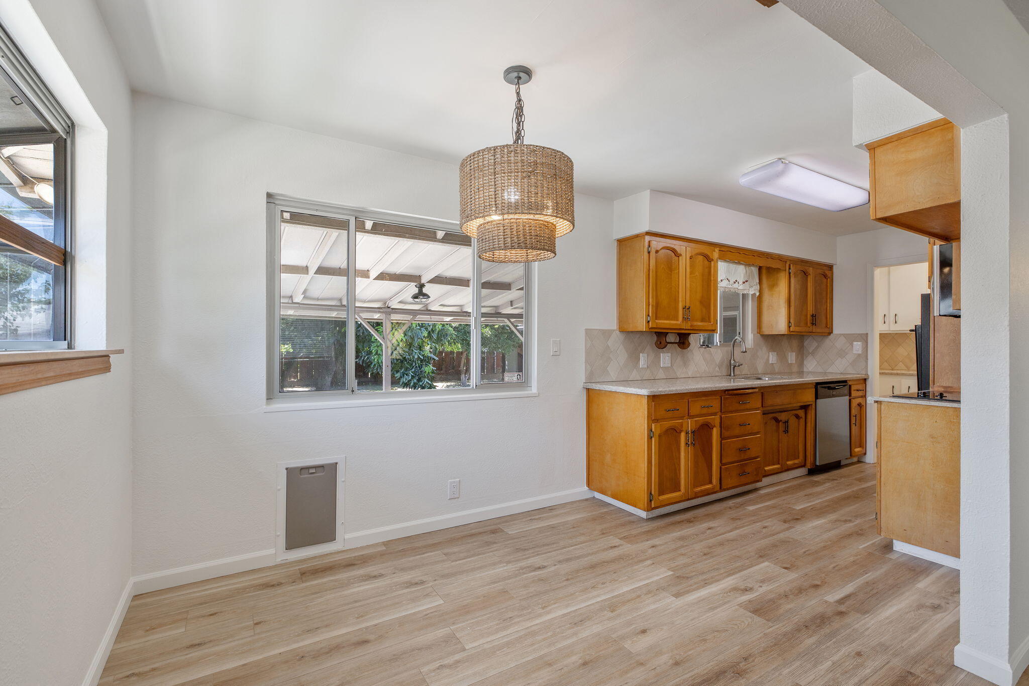 2423 S Locust St, Visalia, CA 93277