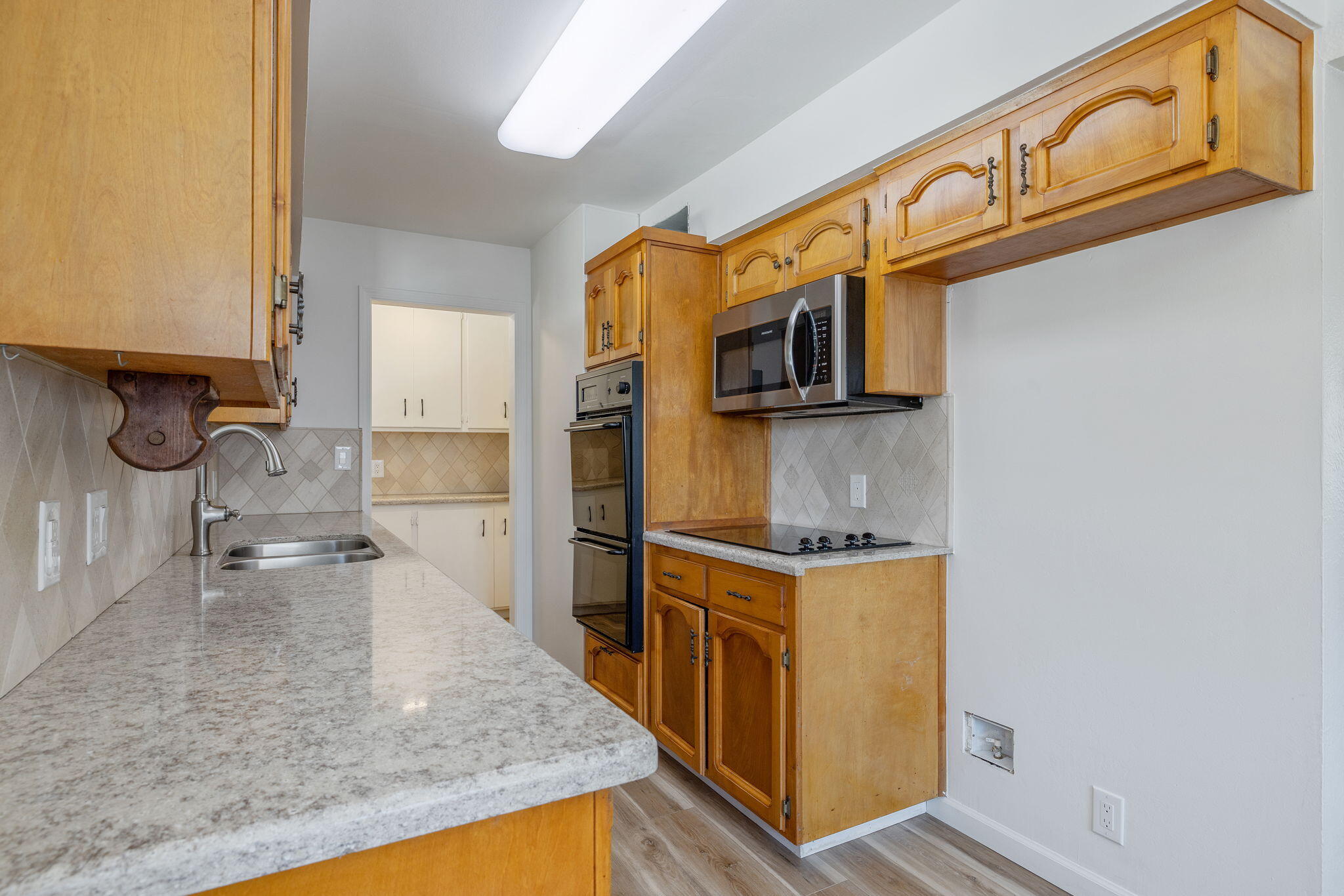 2423 S Locust St, Visalia, CA 93277