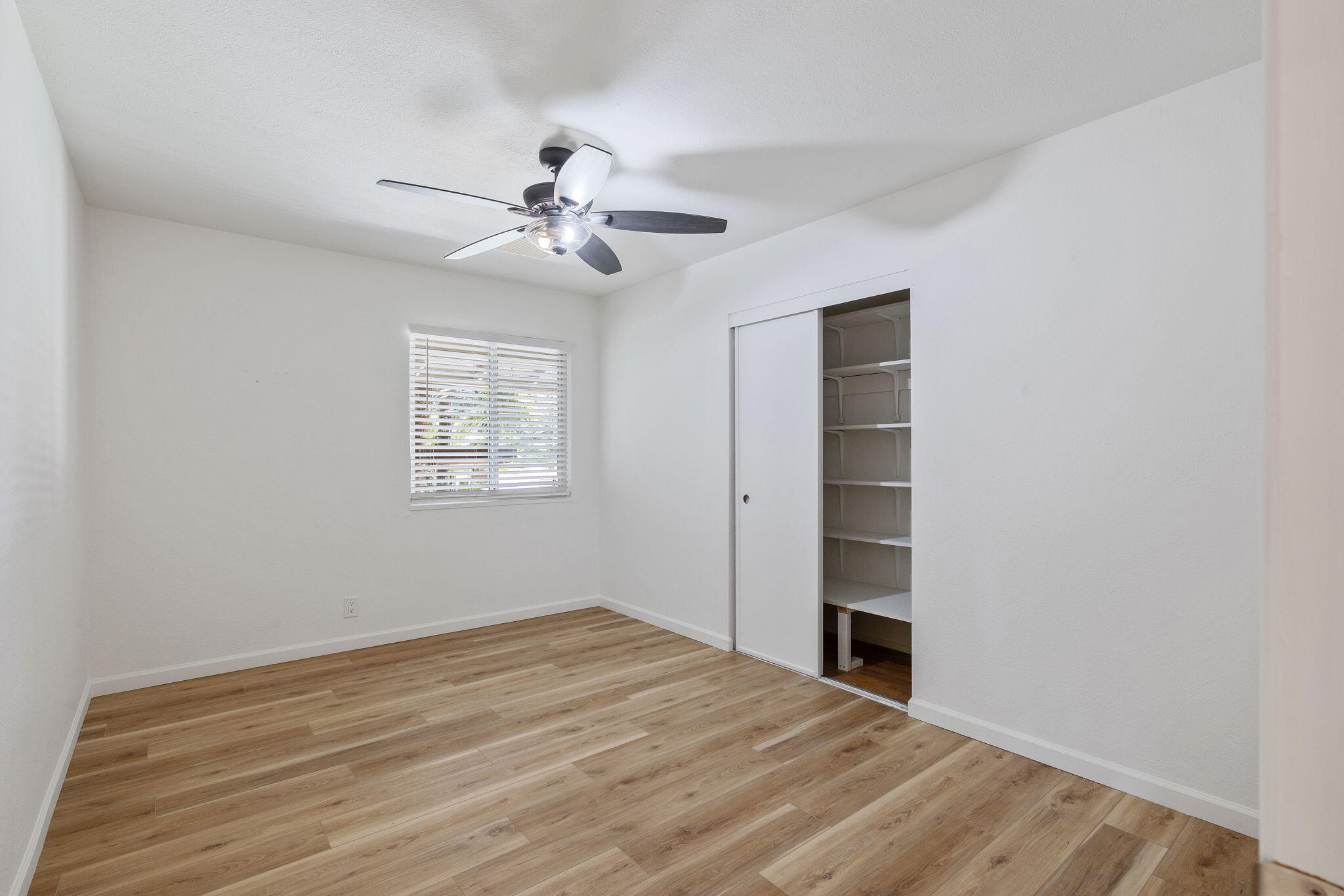 2423 S Locust St, Visalia, CA 93277