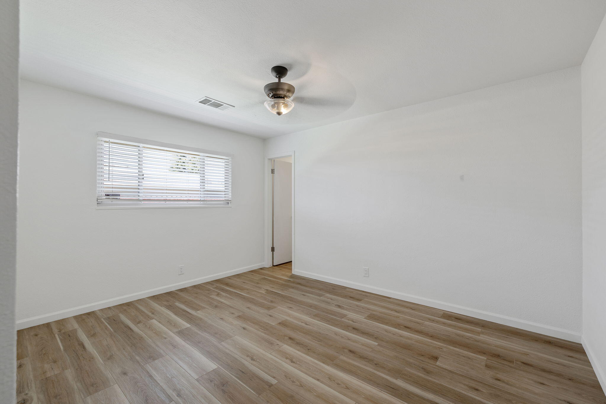 2423 S Locust St, Visalia, CA 93277