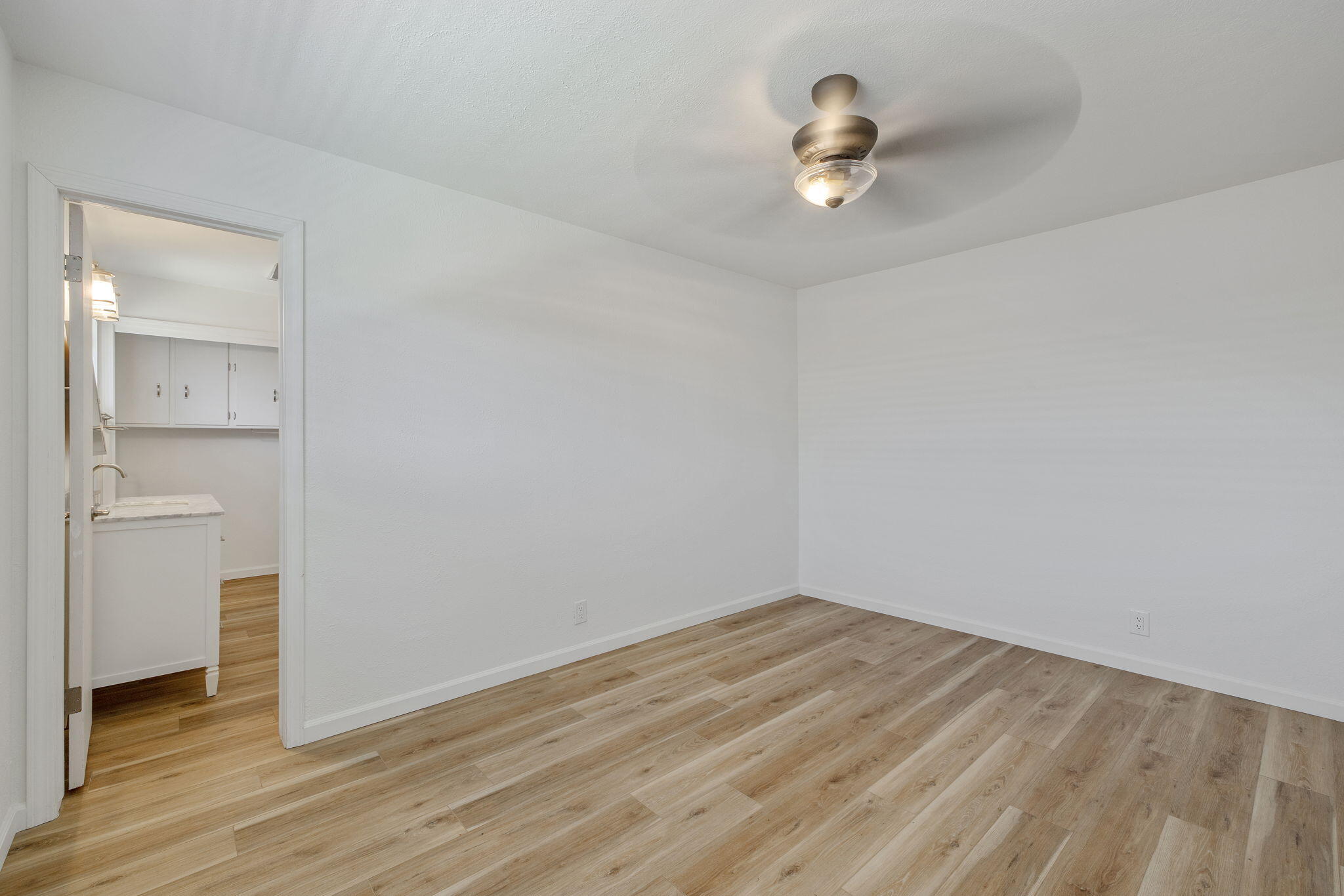2423 S Locust St, Visalia, CA 93277