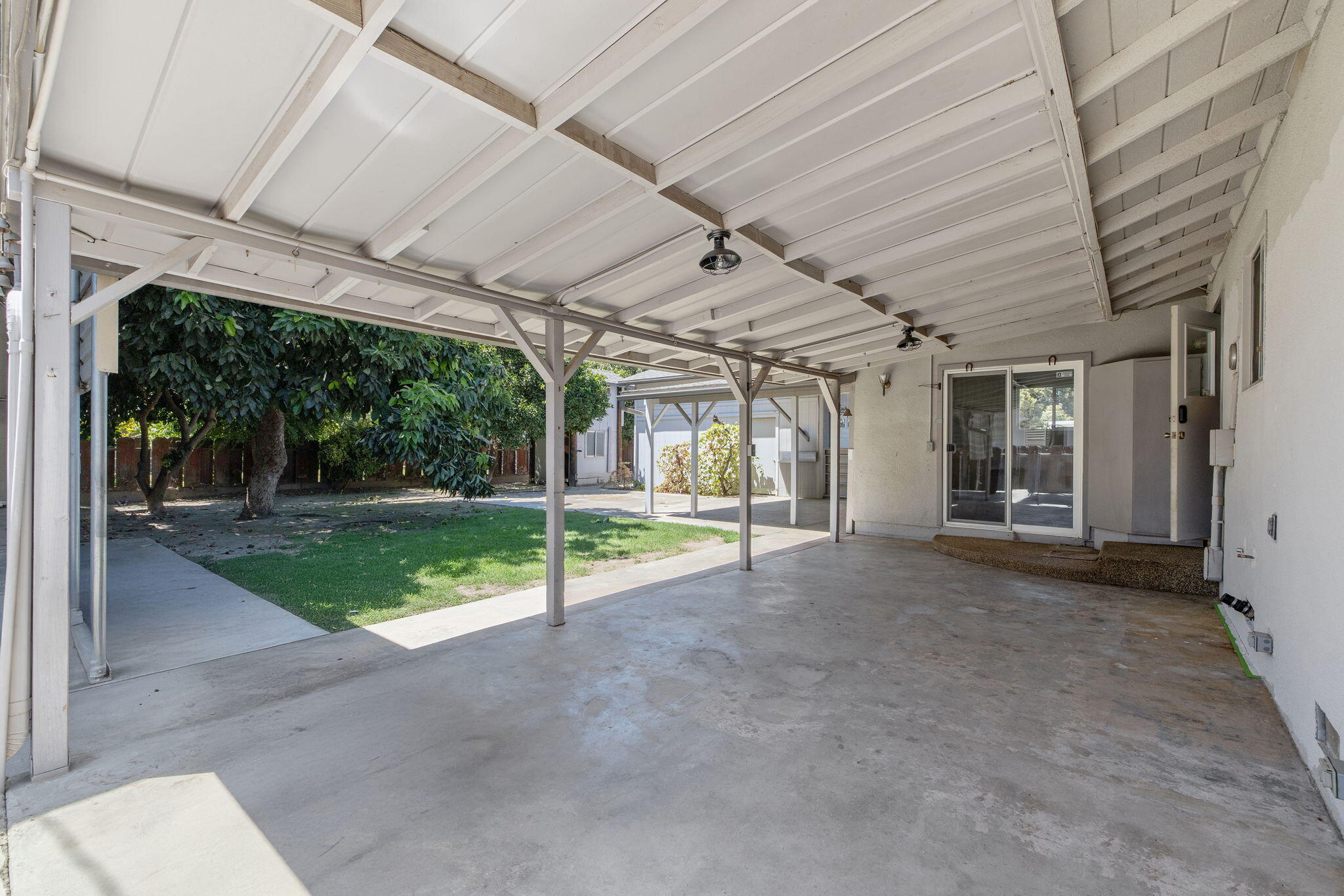 2423 S Locust St, Visalia, CA 93277