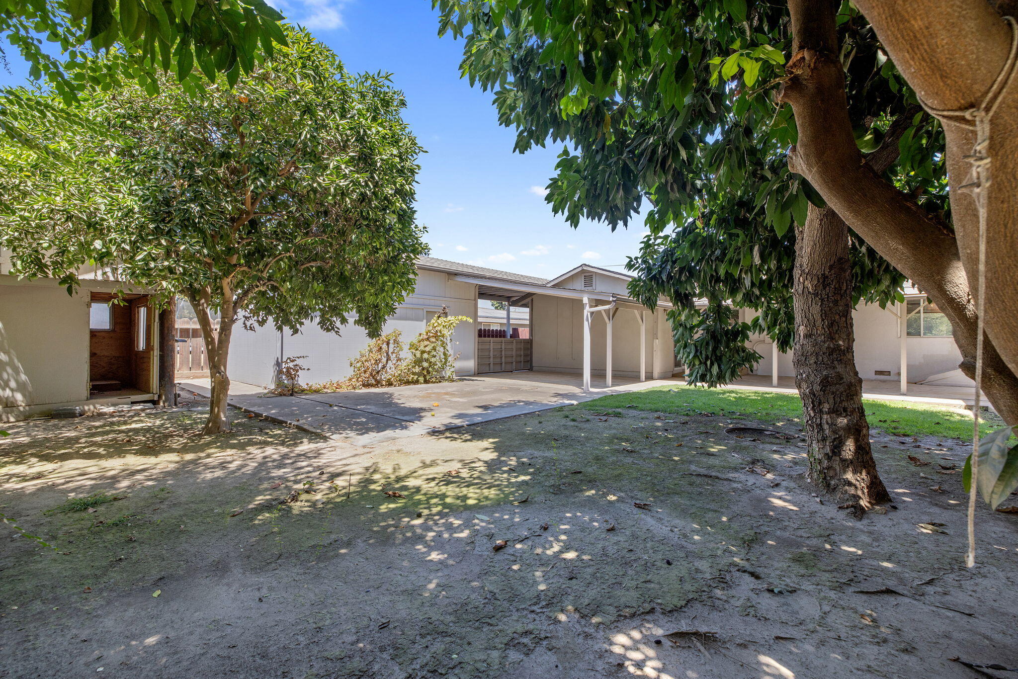 2423 S Locust St, Visalia, CA 93277