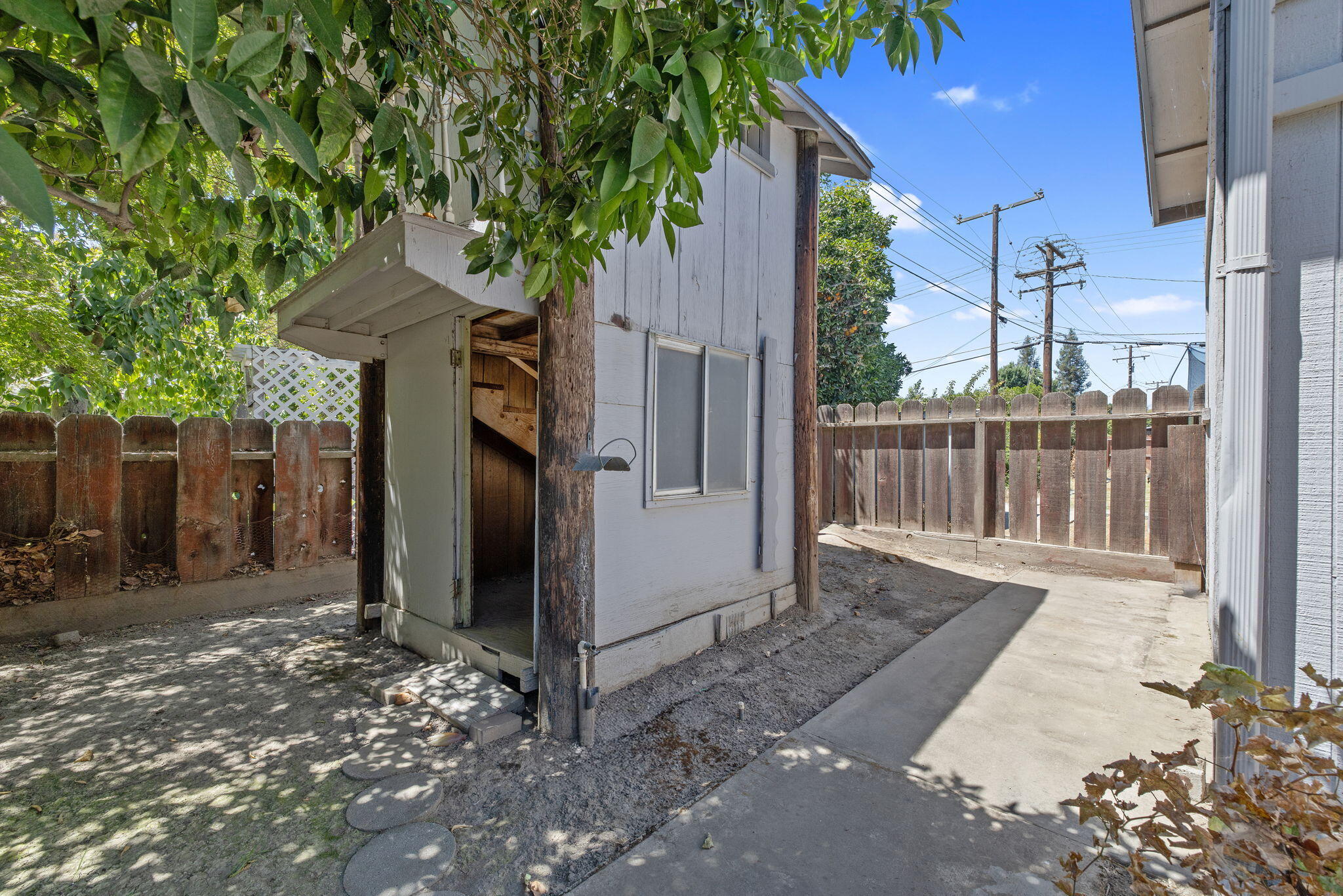 2423 S Locust St, Visalia, CA 93277