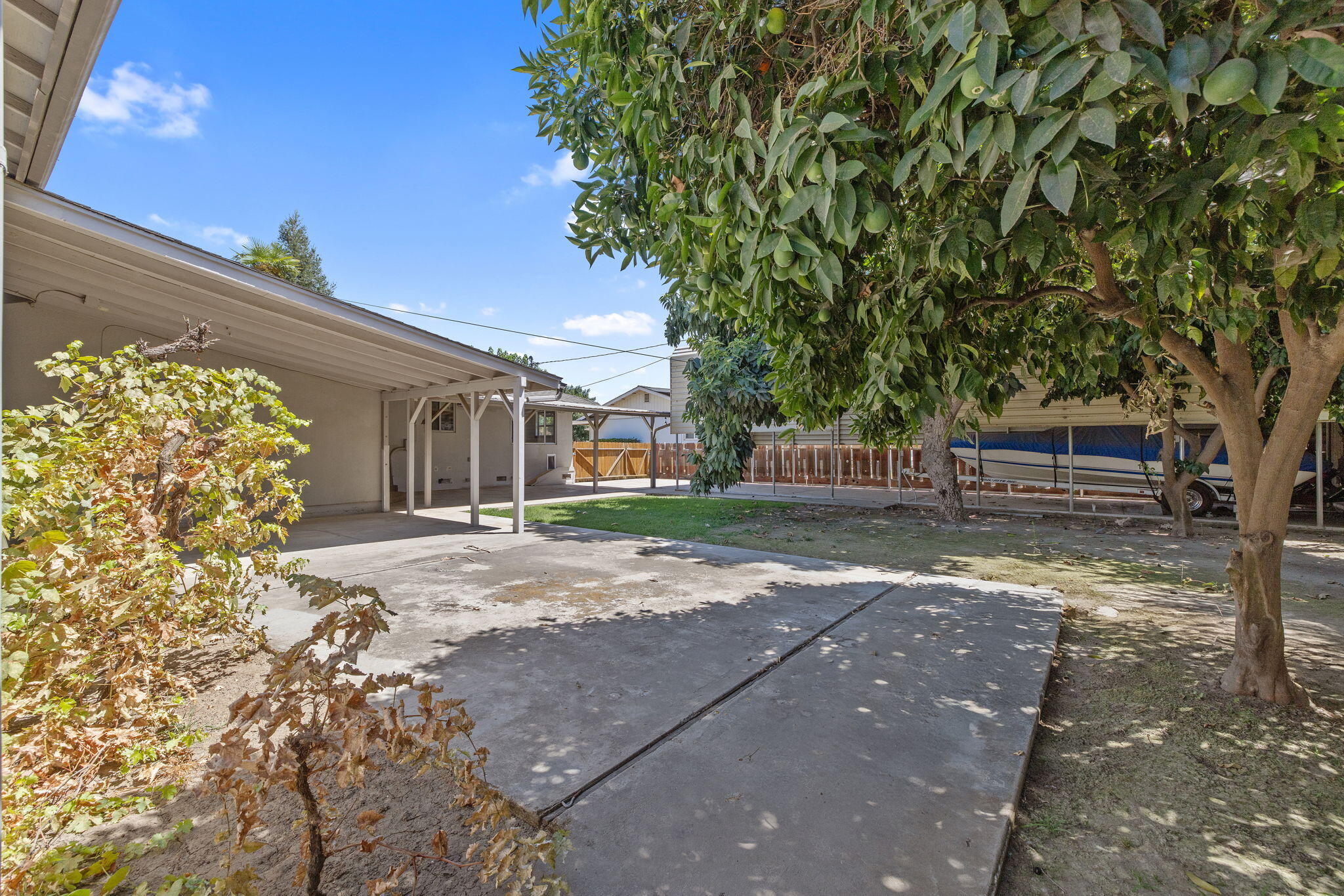2423 S Locust St, Visalia, CA 93277