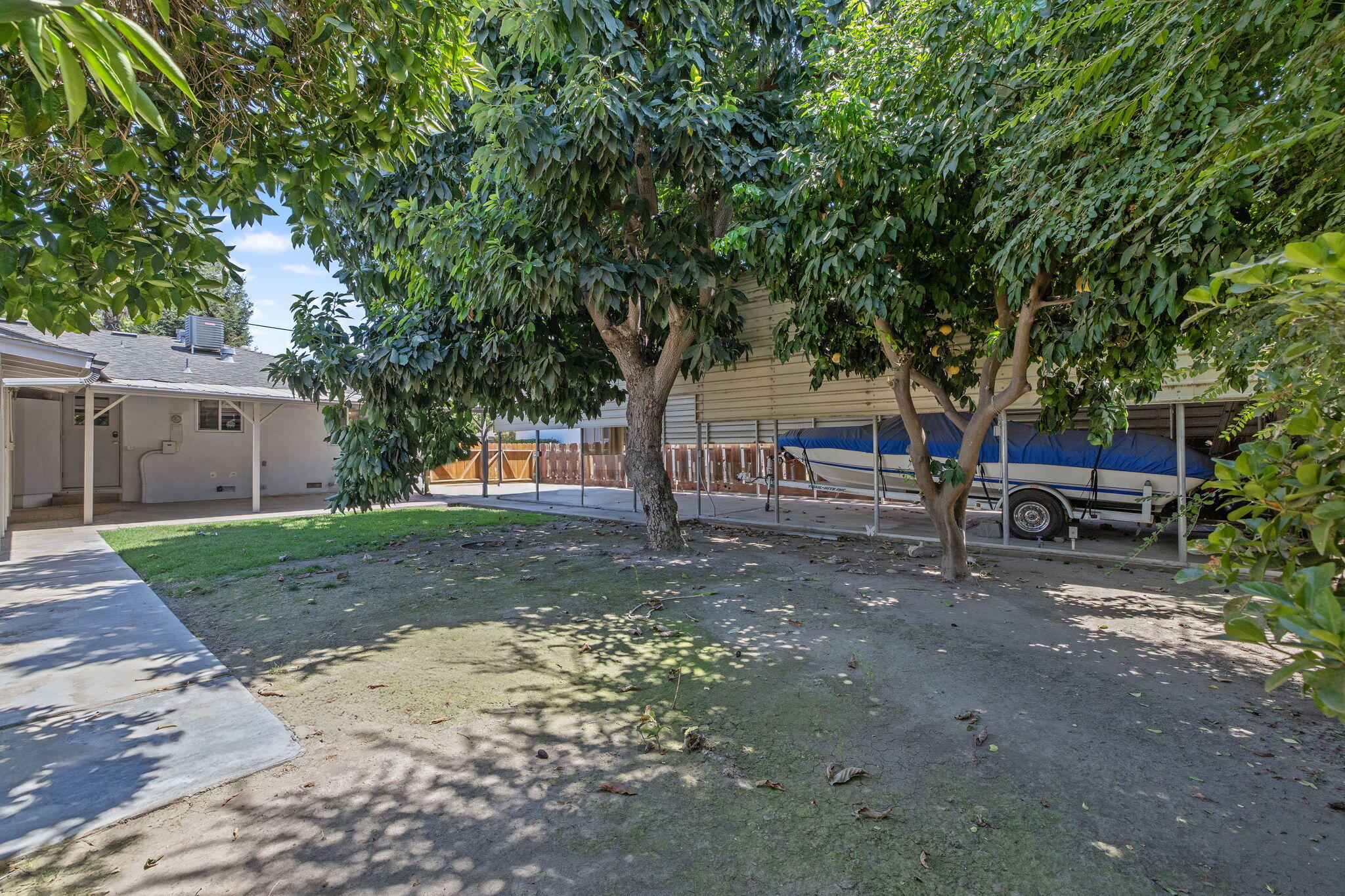 2423 S Locust St, Visalia, CA 93277