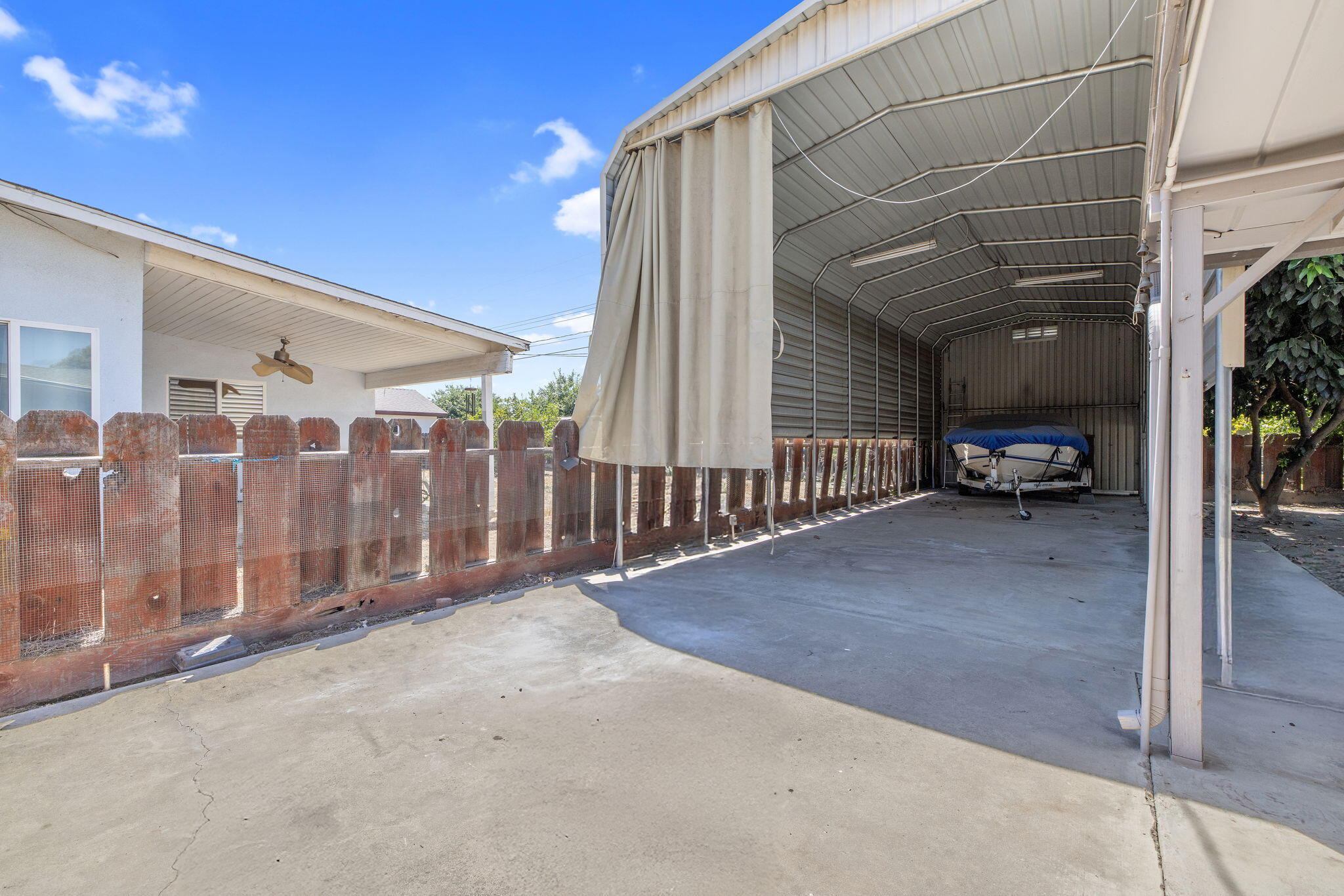 2423 S Locust St, Visalia, CA 93277