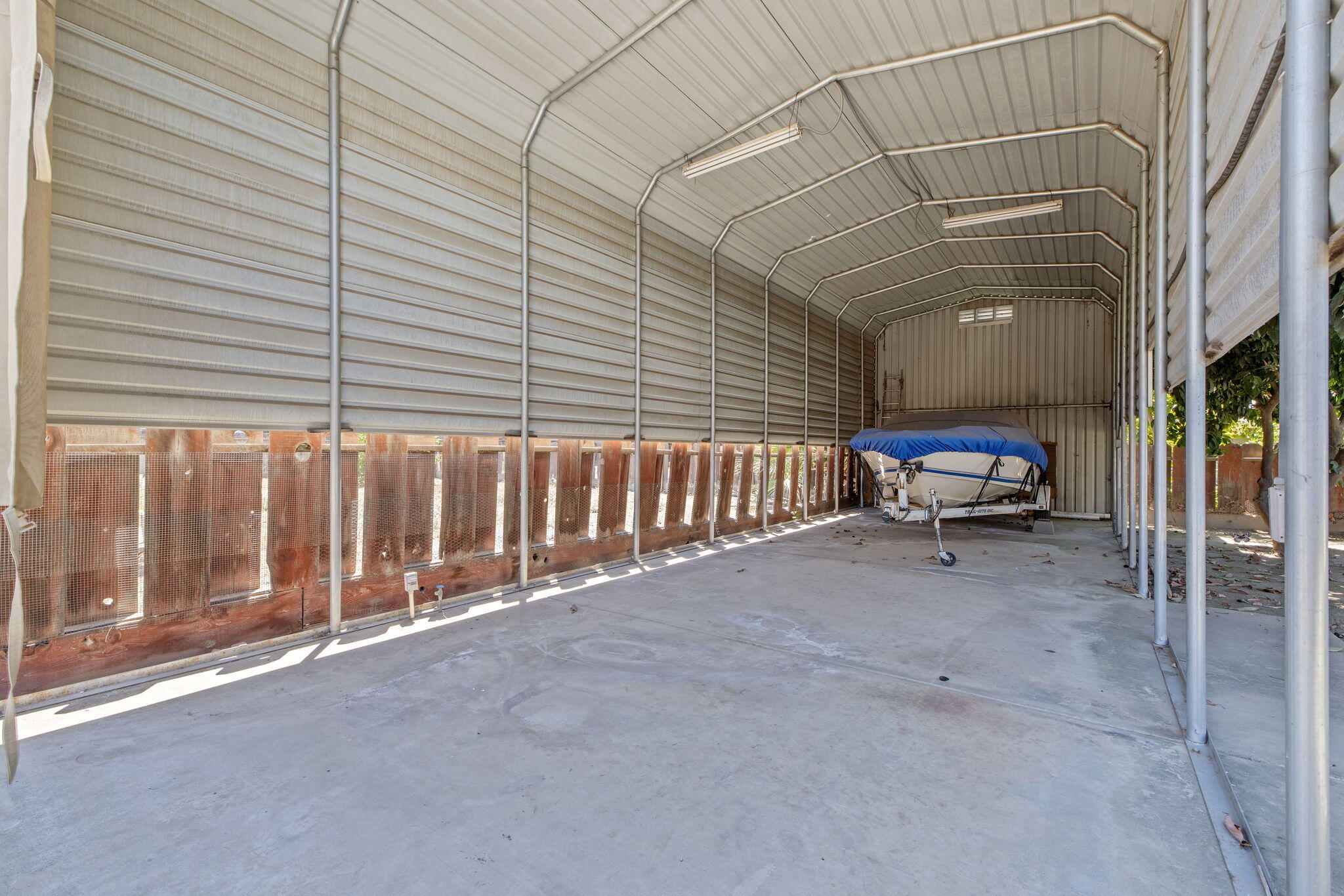 2423 S Locust St, Visalia, CA 93277