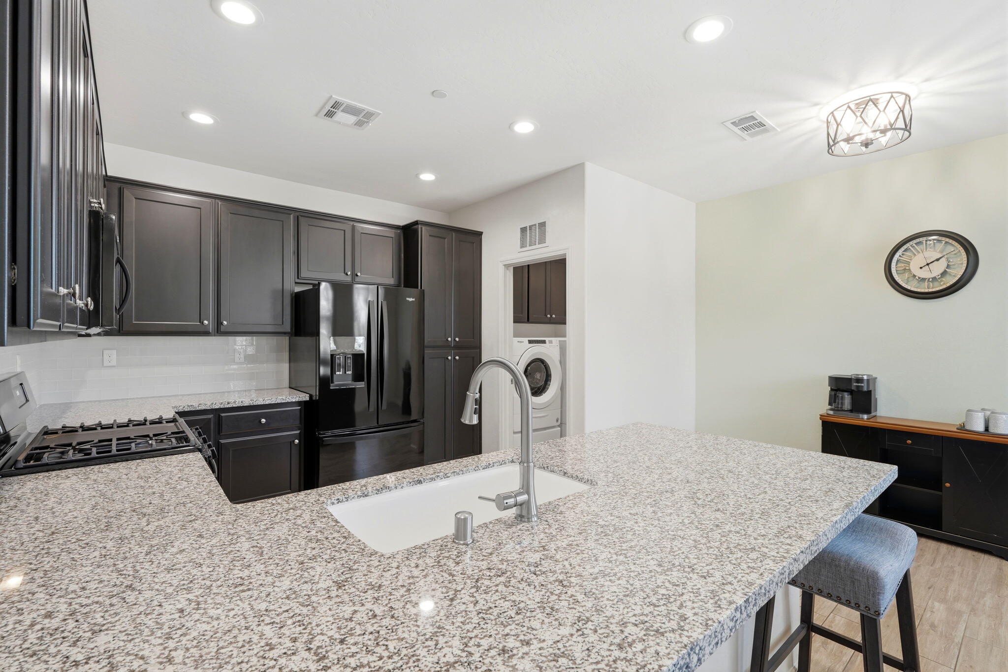 3111 Manchester St, Tulare, CA 93274