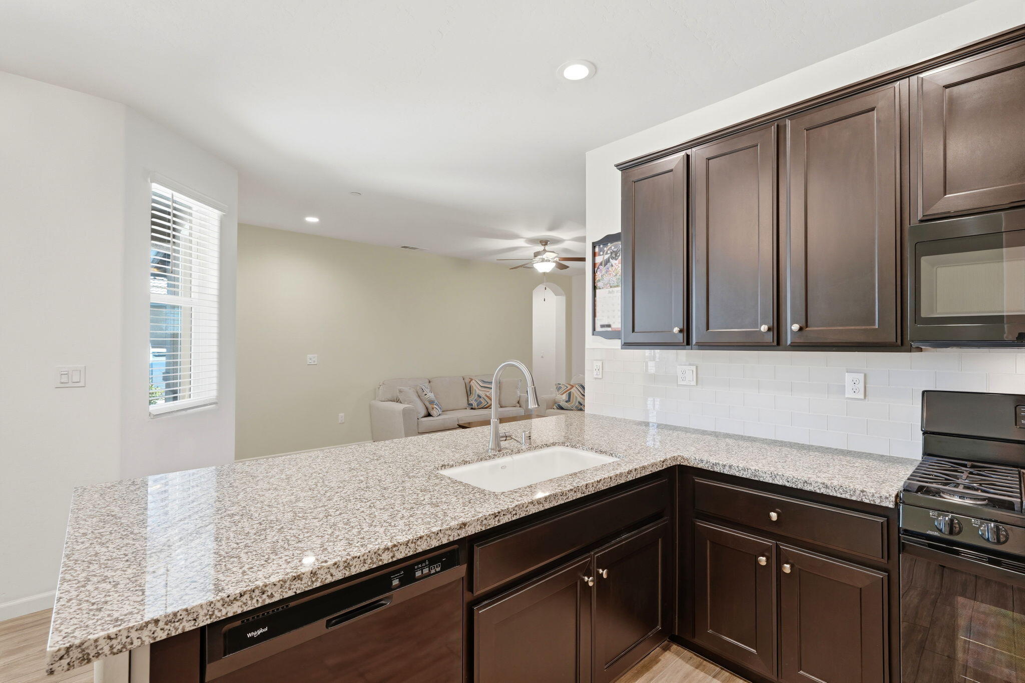 3111 Manchester St, Tulare, CA 93274