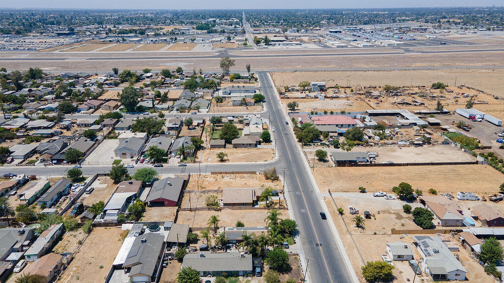 1211 E Planz Rd, Bakersfield, CA 93307