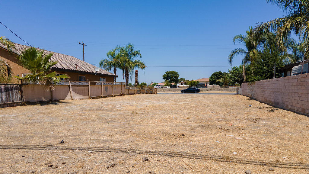 1211 E Planz Rd, Bakersfield, CA 93307