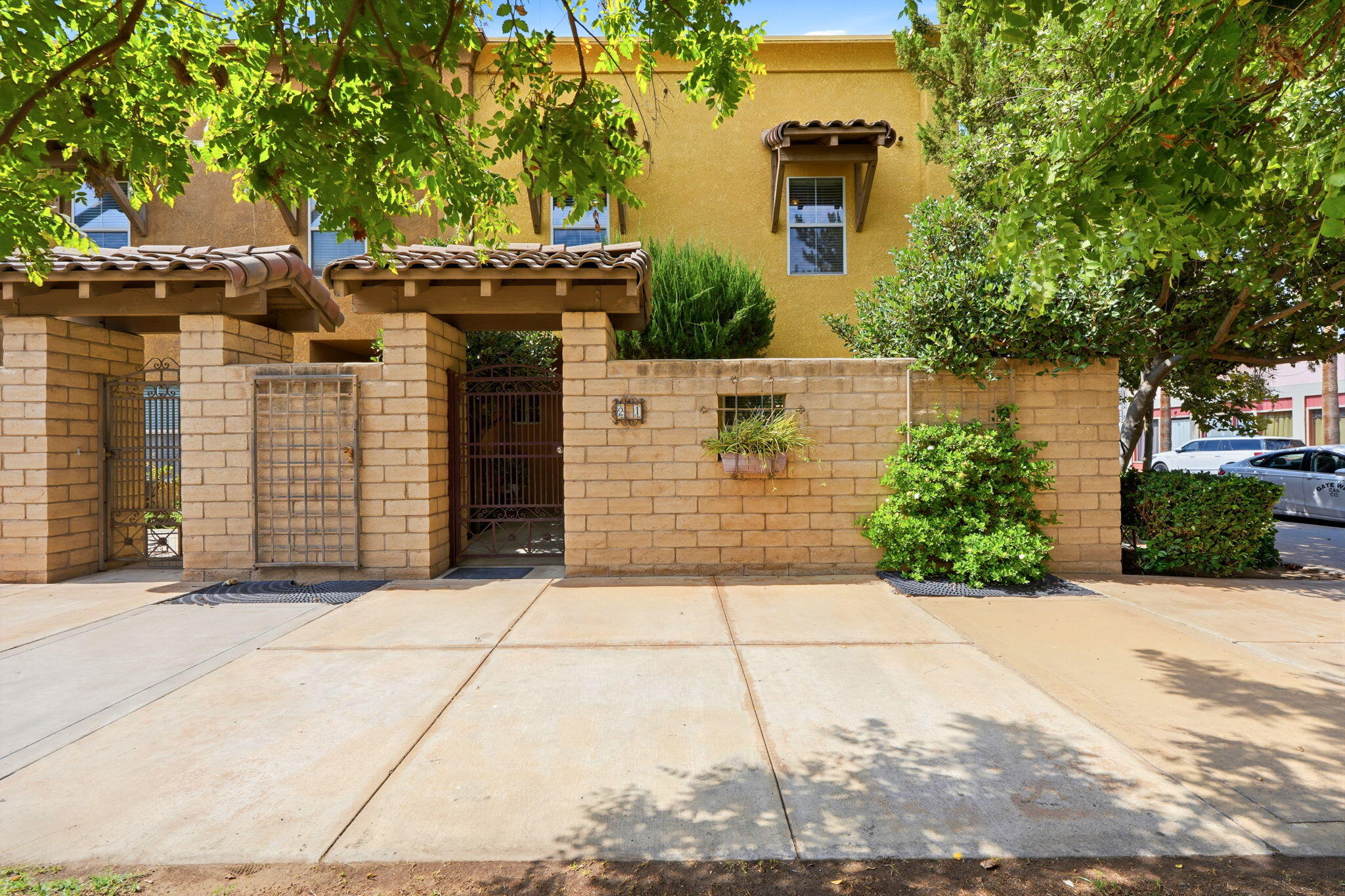201 N Sweetbriar Ave, Lindsay, CA 93247