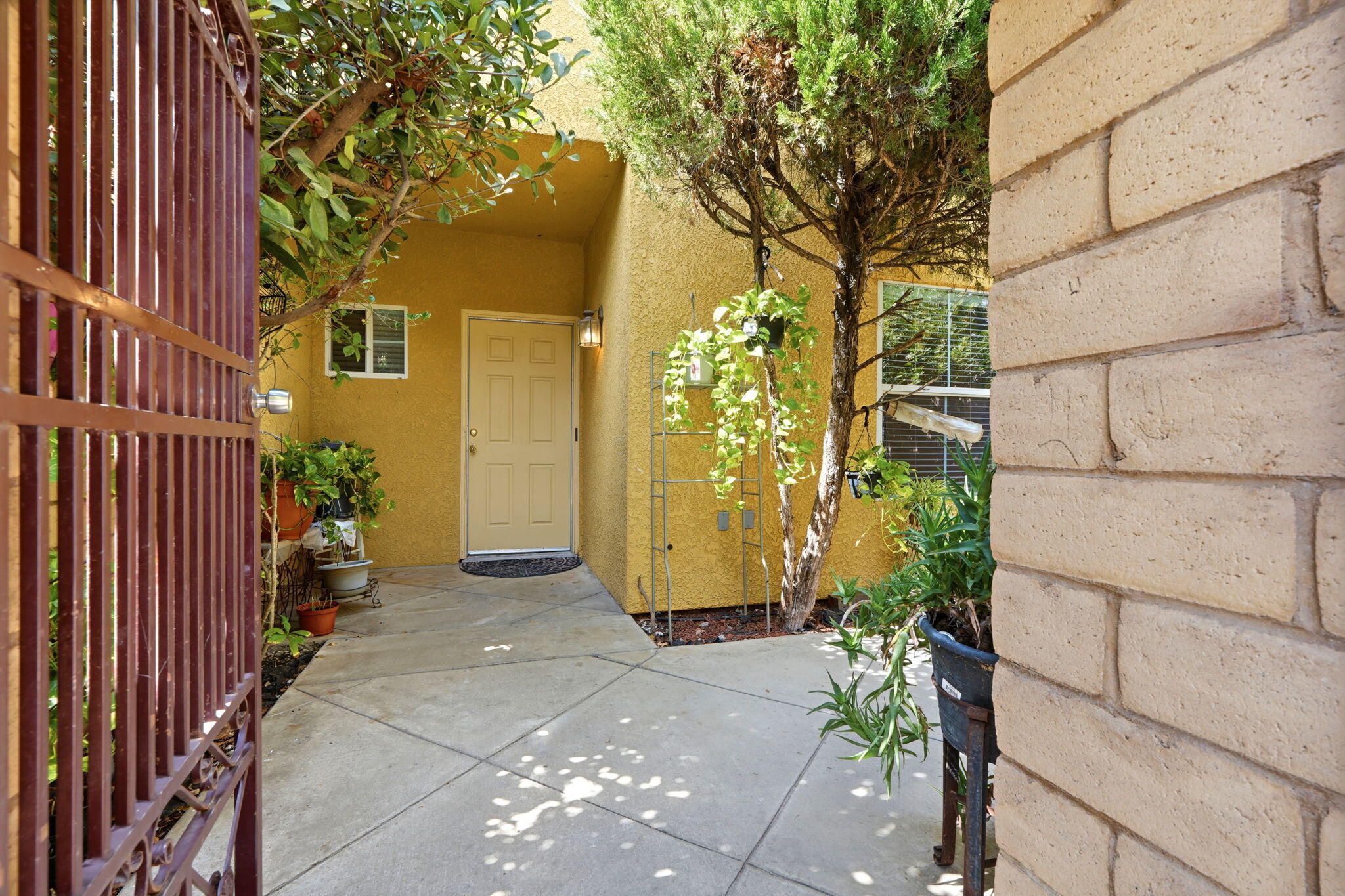 201 N Sweetbriar Ave, Lindsay, CA 93247