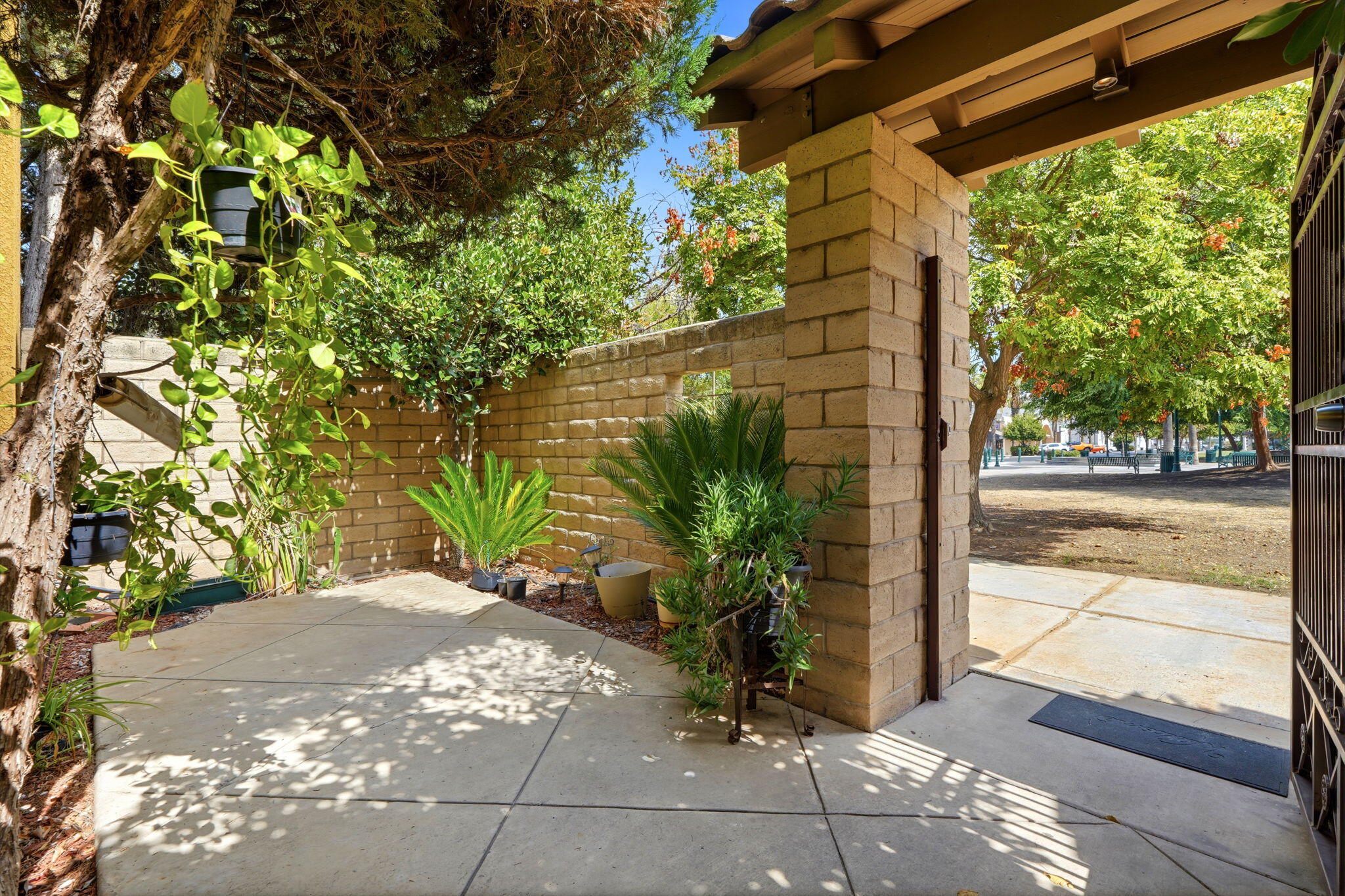 201 N Sweetbriar Ave, Lindsay, CA 93247
