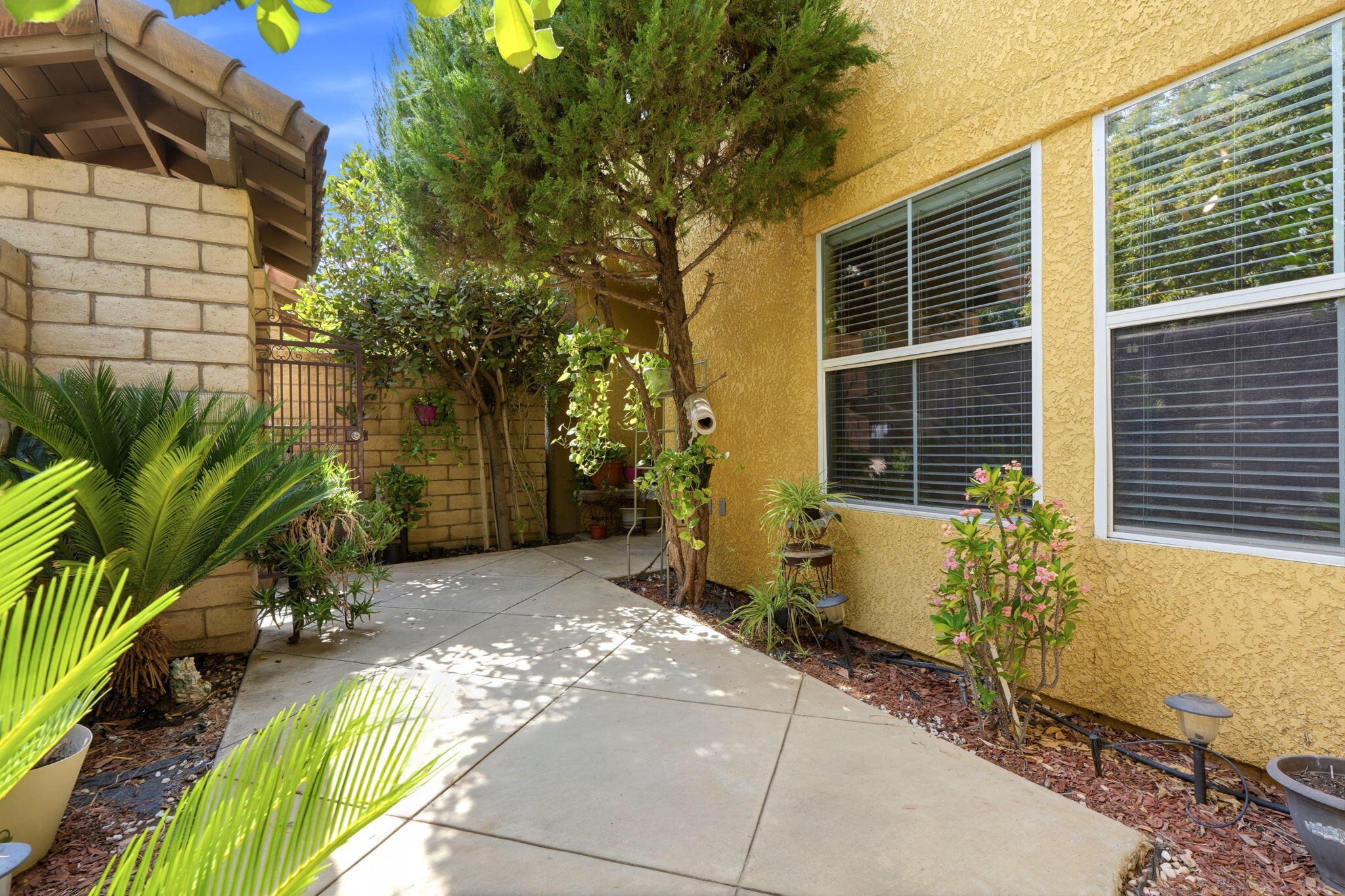 201 N Sweetbriar Ave, Lindsay, CA 93247