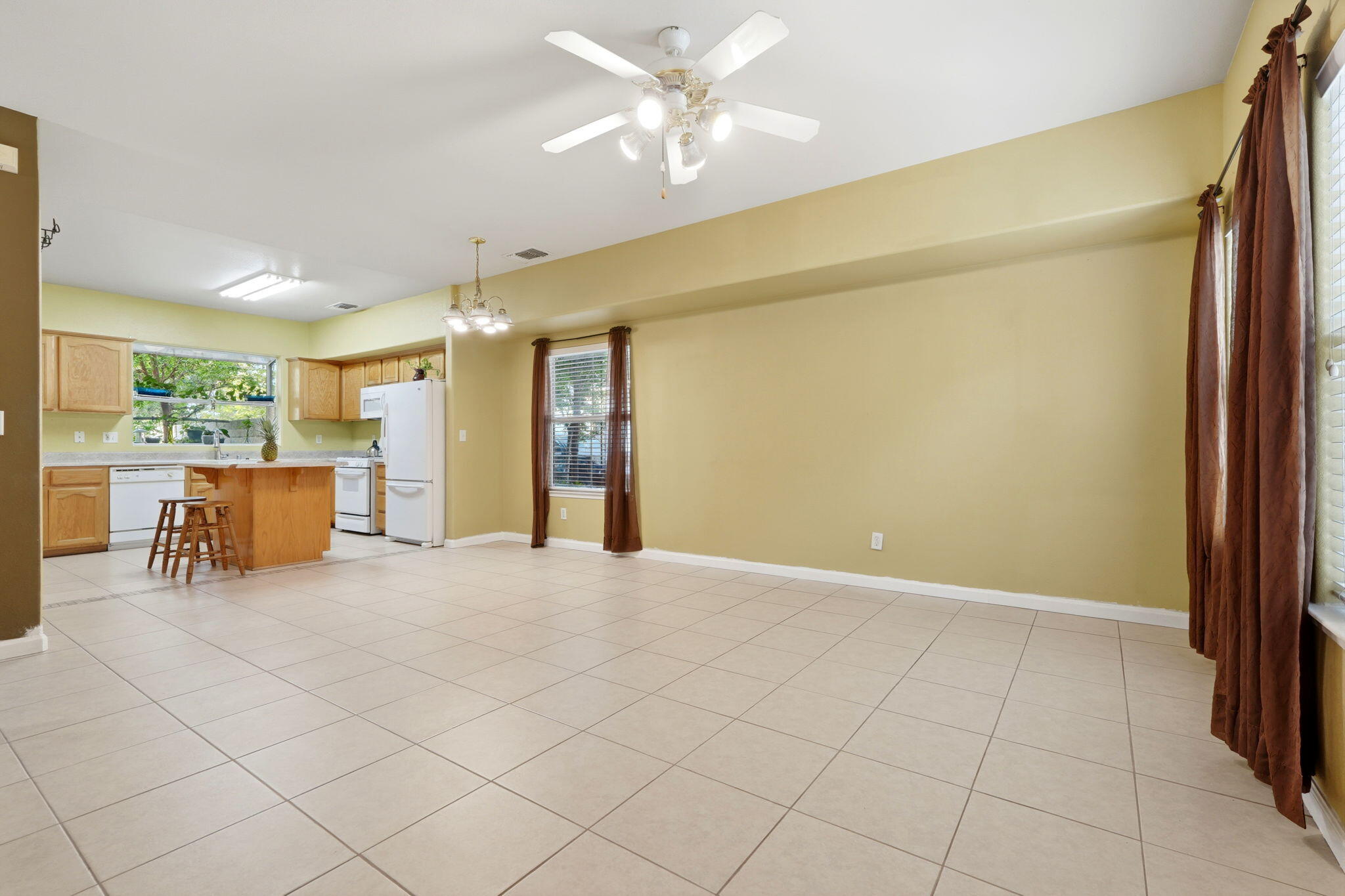 201 N Sweetbriar Ave, Lindsay, CA 93247