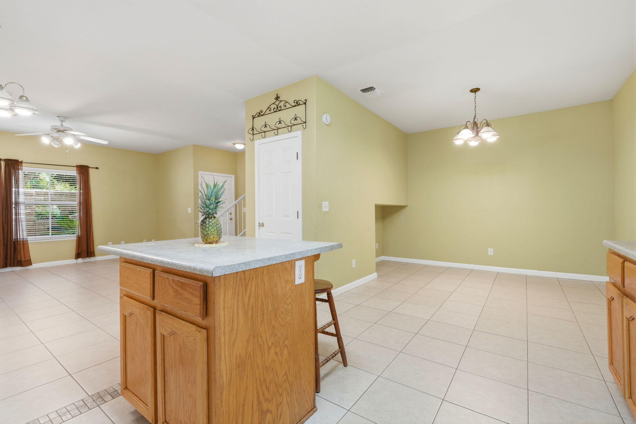 201 N Sweetbriar Ave, Lindsay, CA 93247