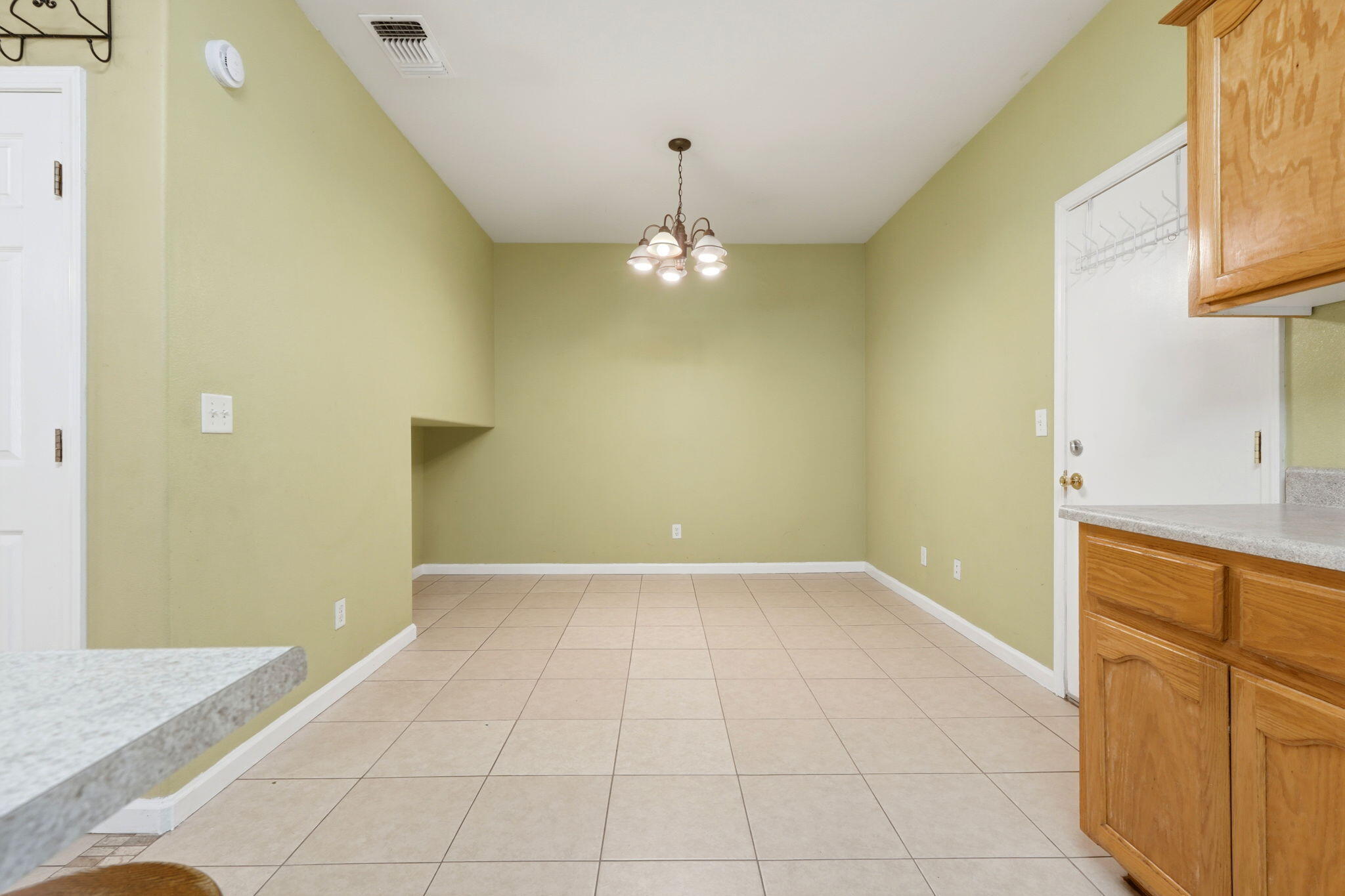 201 N Sweetbriar Ave, Lindsay, CA 93247
