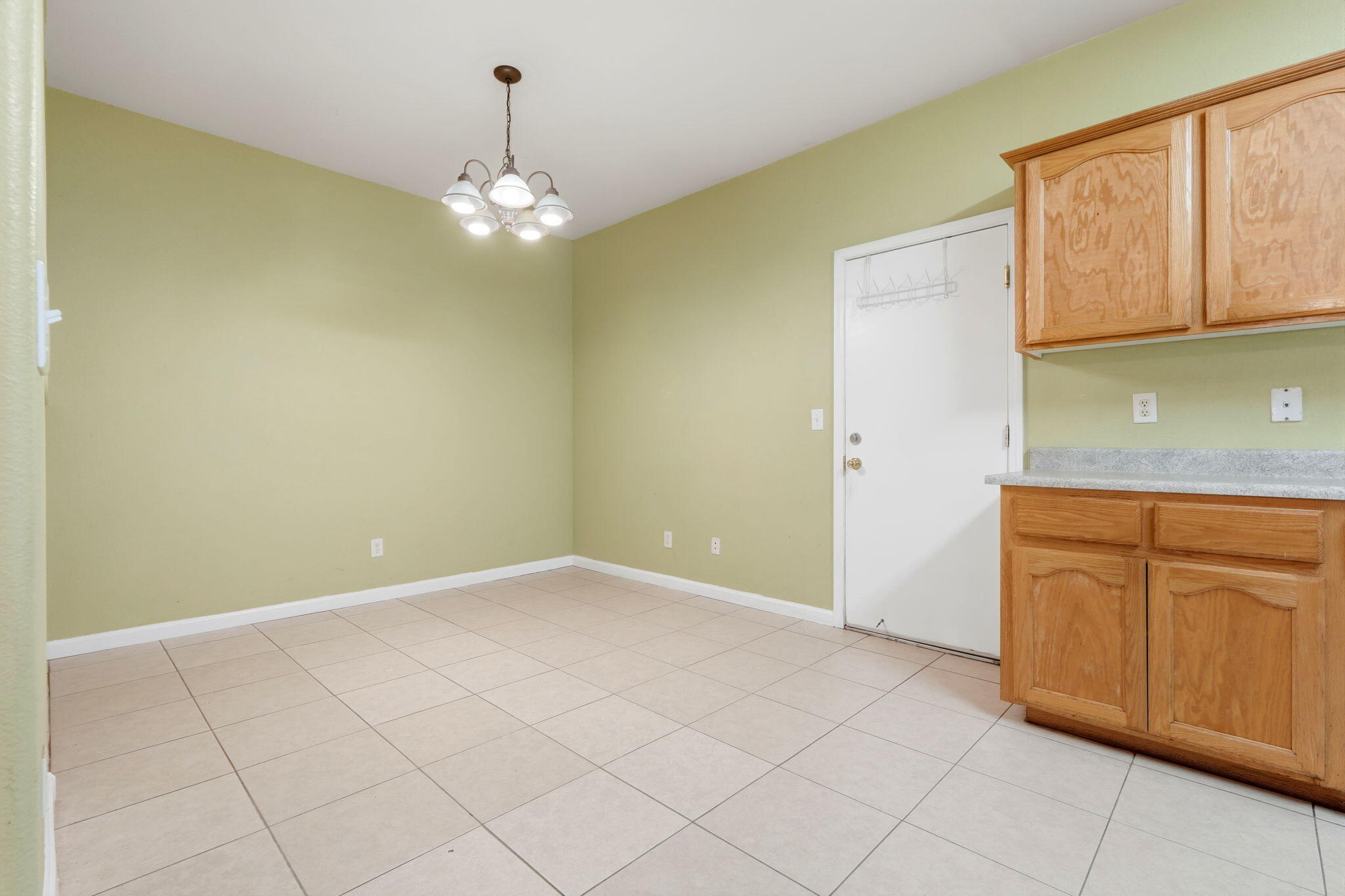 201 N Sweetbriar Ave, Lindsay, CA 93247