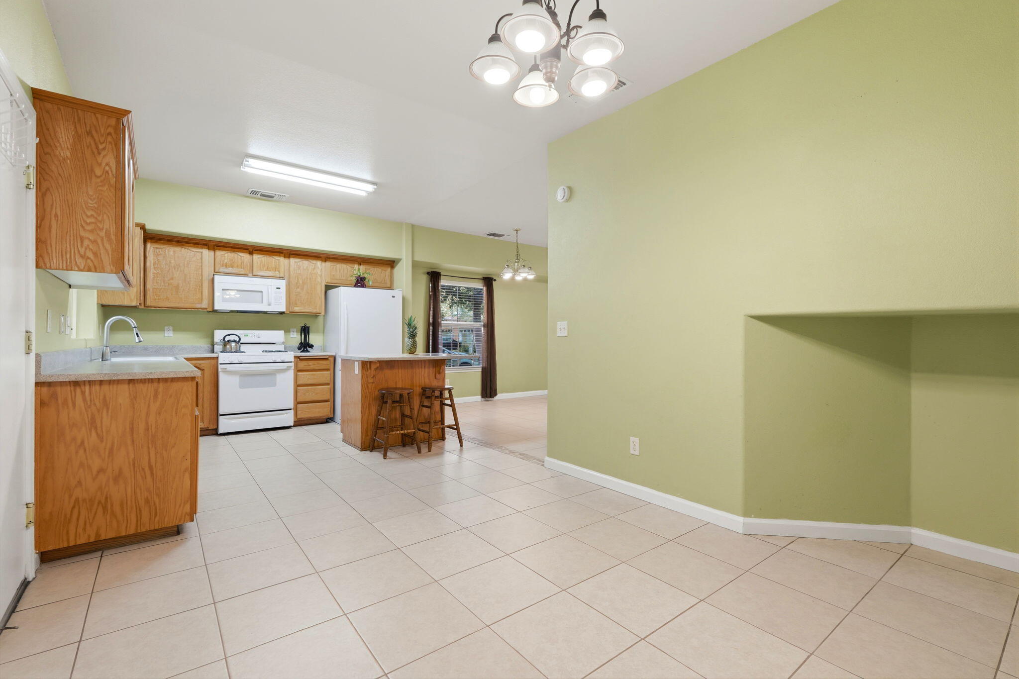 201 N Sweetbriar Ave, Lindsay, CA 93247
