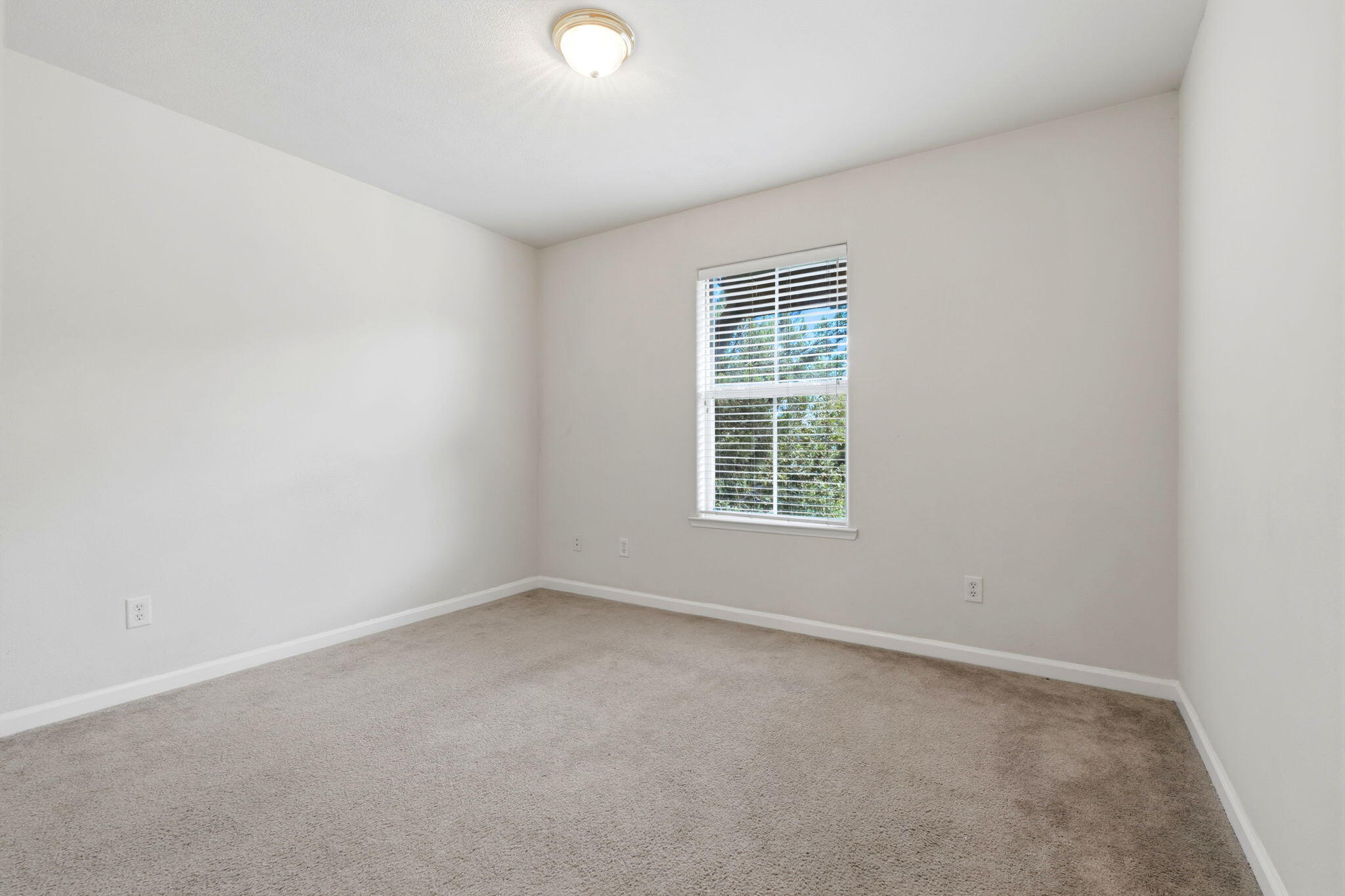 201 N Sweetbriar Ave, Lindsay, CA 93247