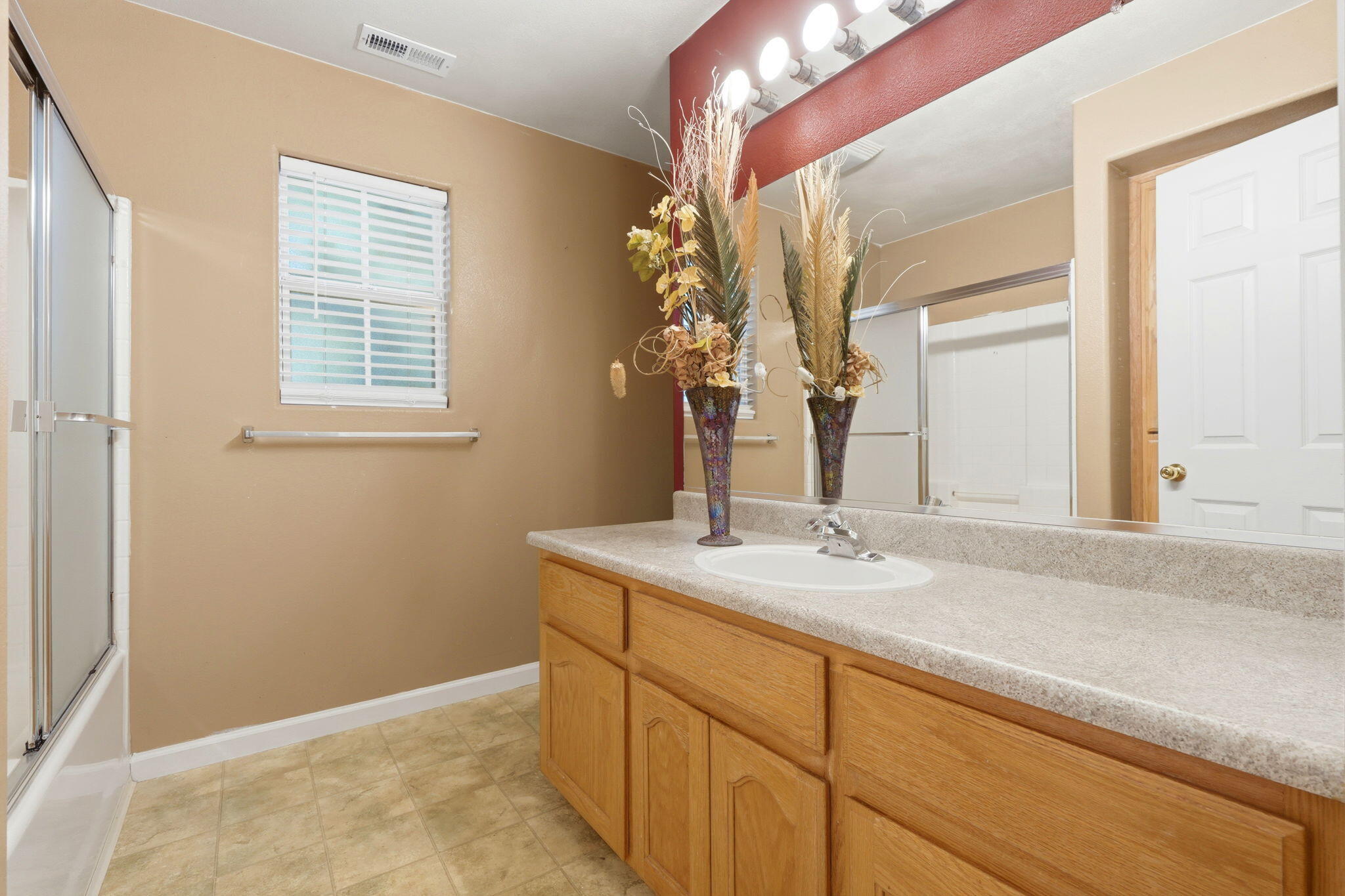 201 N Sweetbriar Ave, Lindsay, CA 93247