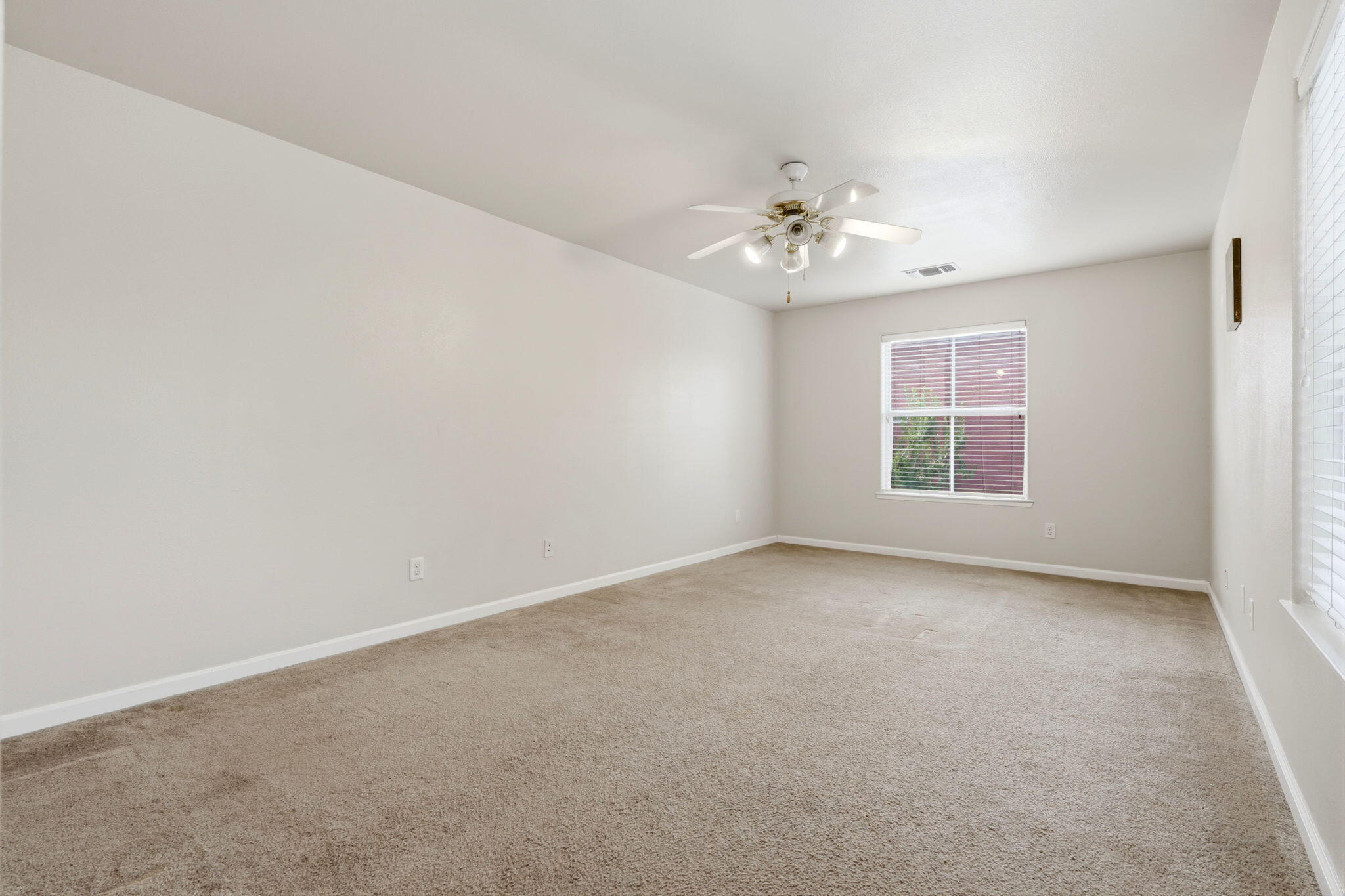 201 N Sweetbriar Ave, Lindsay, CA 93247