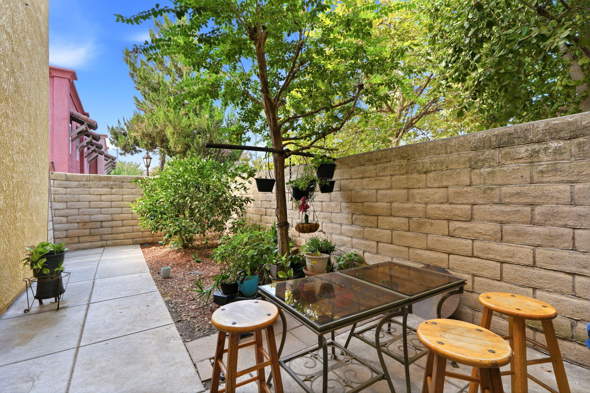 201 N Sweetbriar Ave, Lindsay, CA 93247