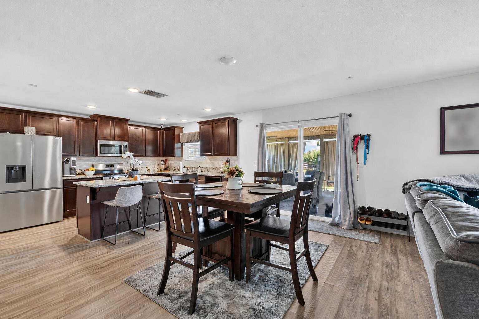 2919 N Hermosa Ct, Visalia, CA 93291